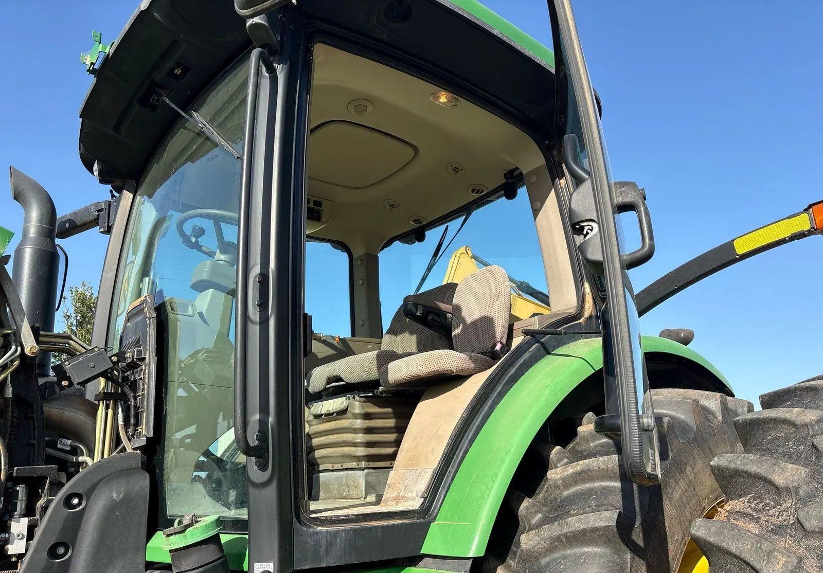 2011 John Deere 8260R