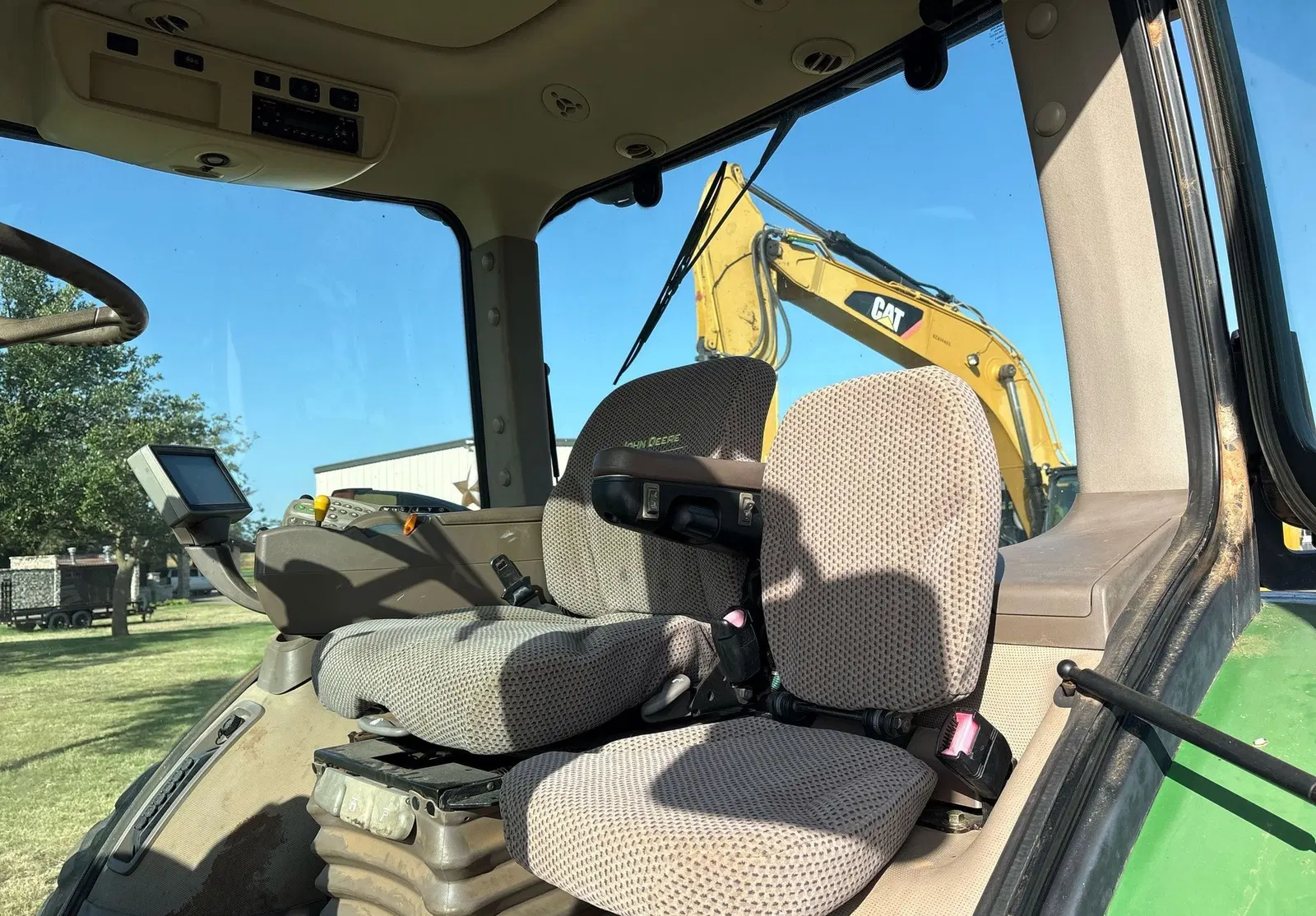 2011 John Deere 8260R
