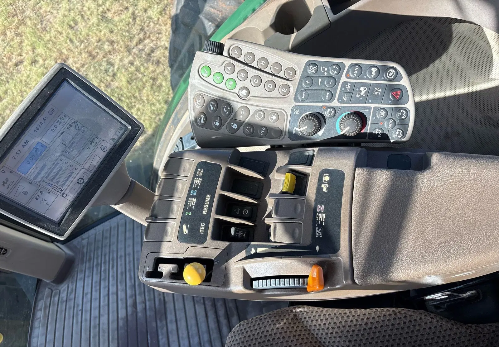 2011 John Deere 8260R