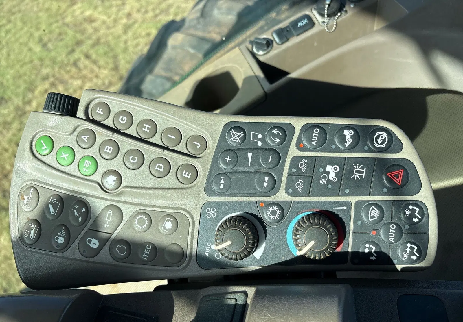 2011 John Deere 8260R