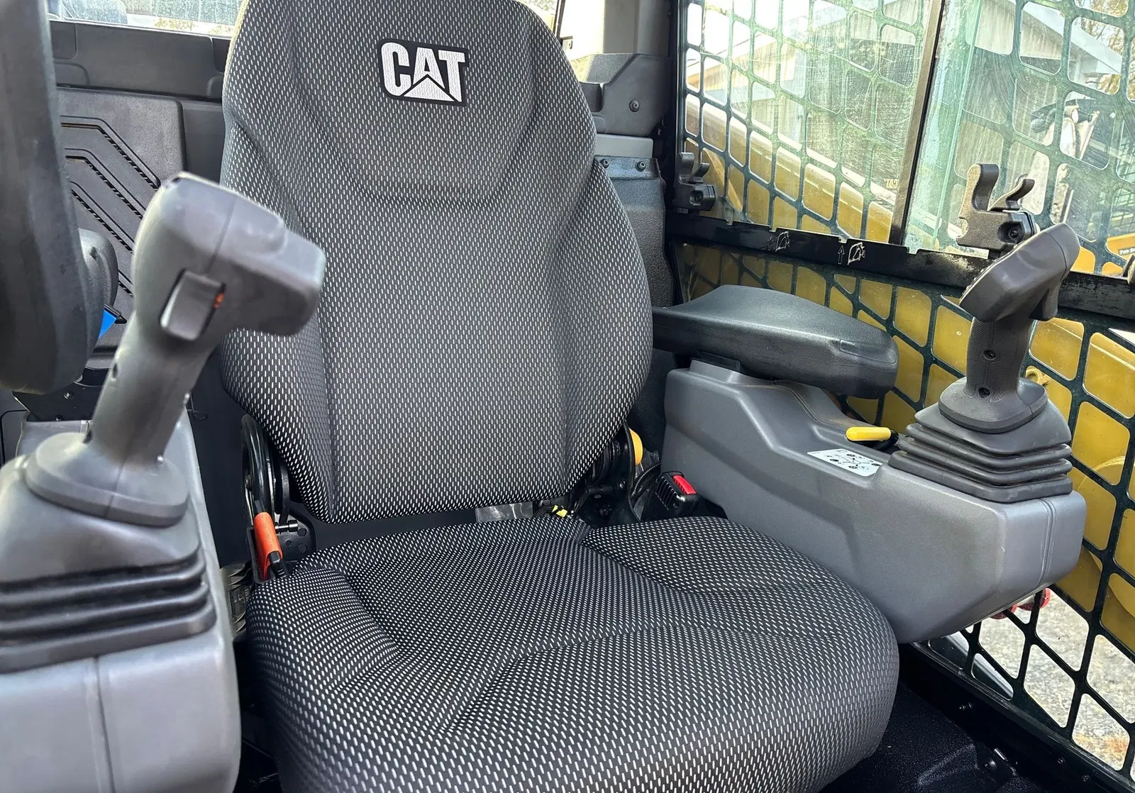2025 Caterpillar 255