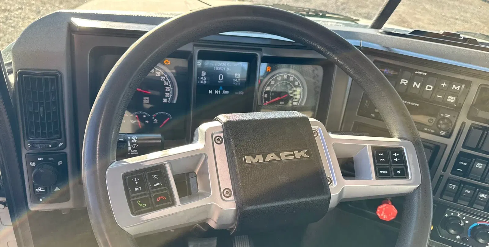 2022 Mack Granite