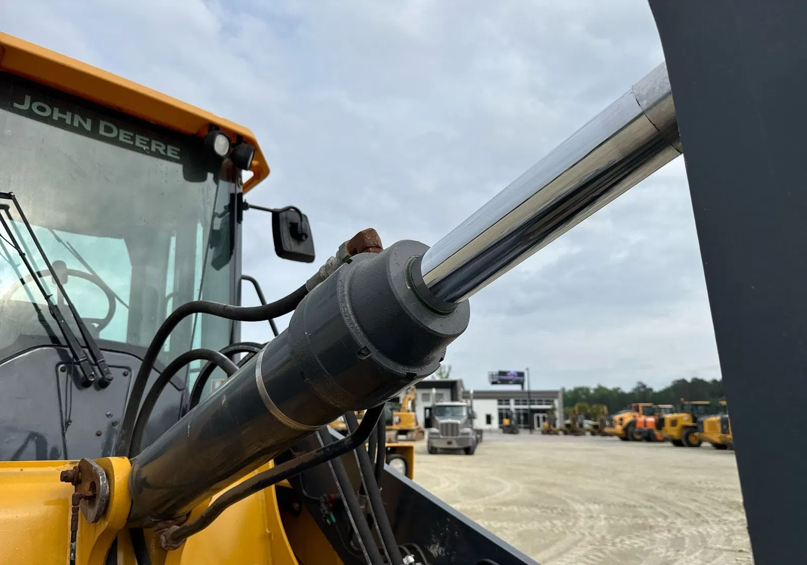 2019 John Deere 544L