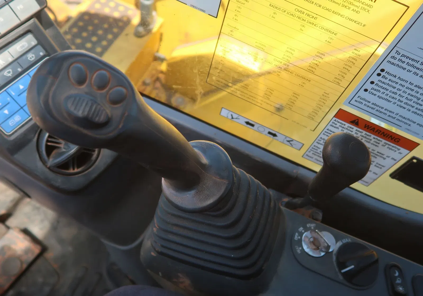 2018 Komatsu PC88MR-10