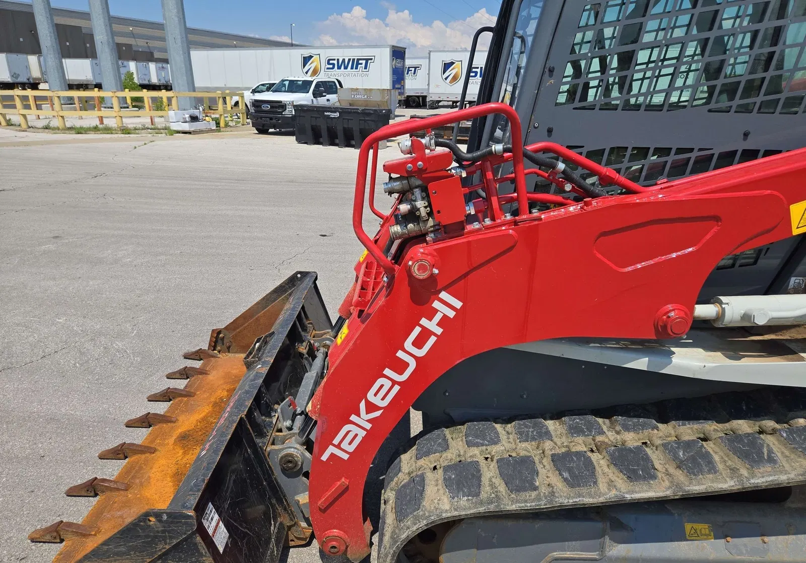 2023 Takeuchi TL12R-2