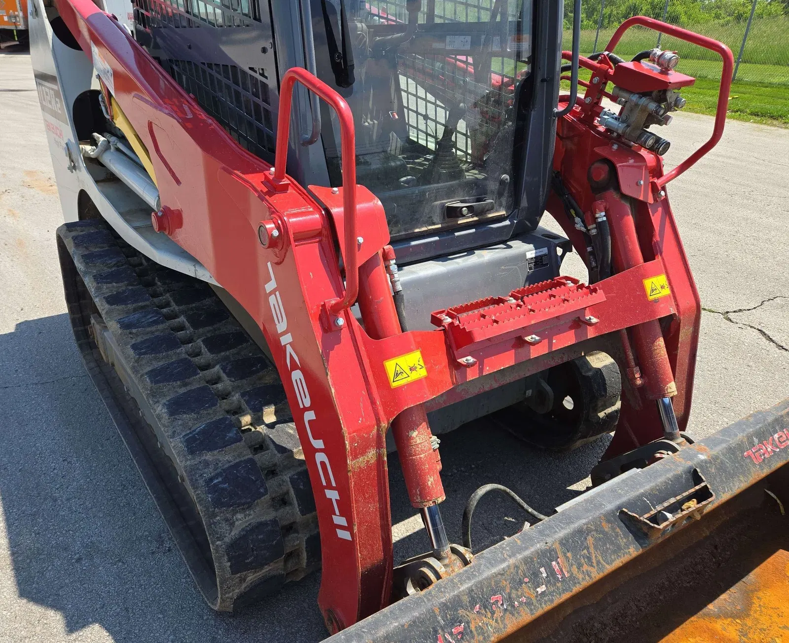 2023 Takeuchi TL12R-2