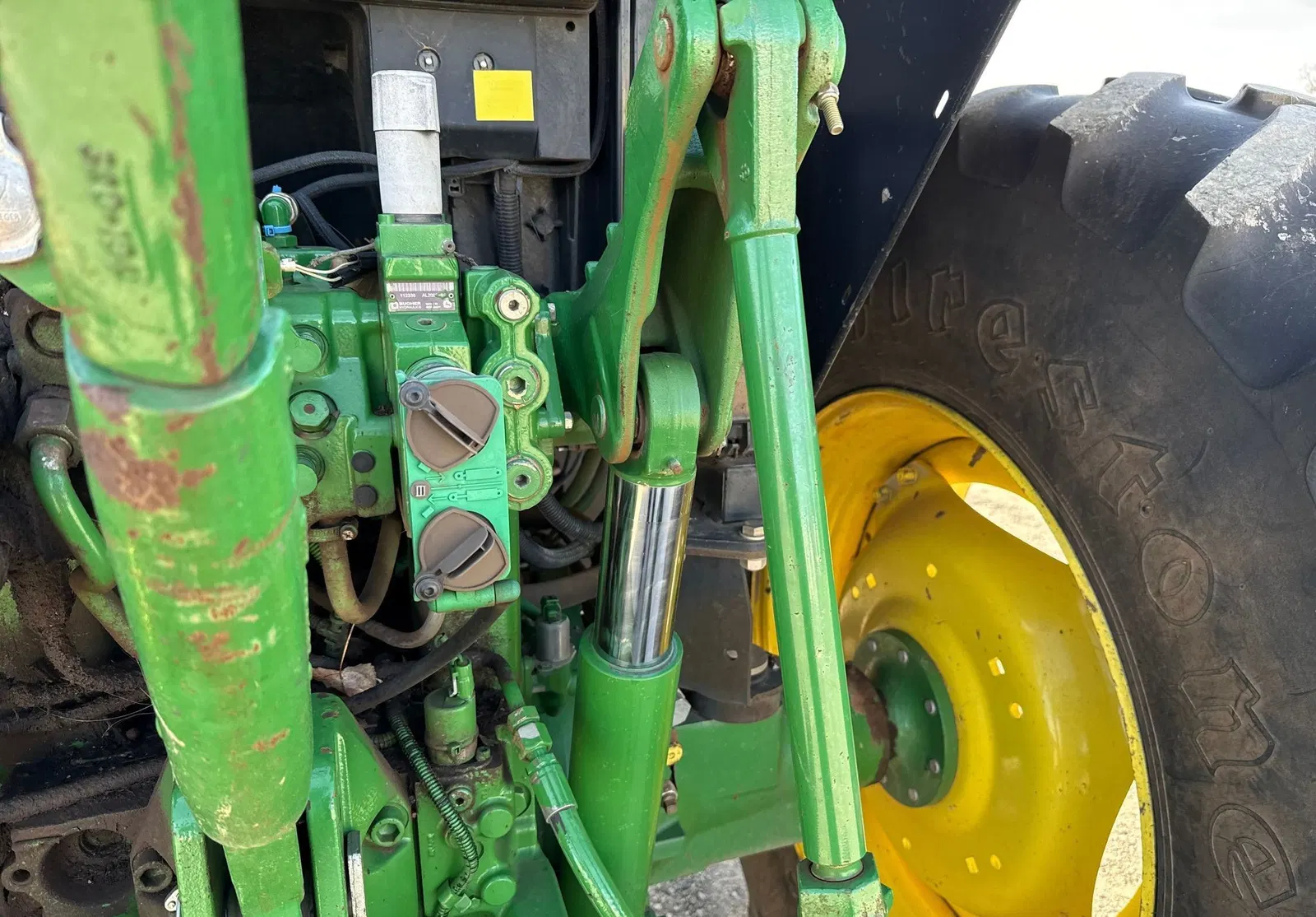 2016 John Deere 6110M