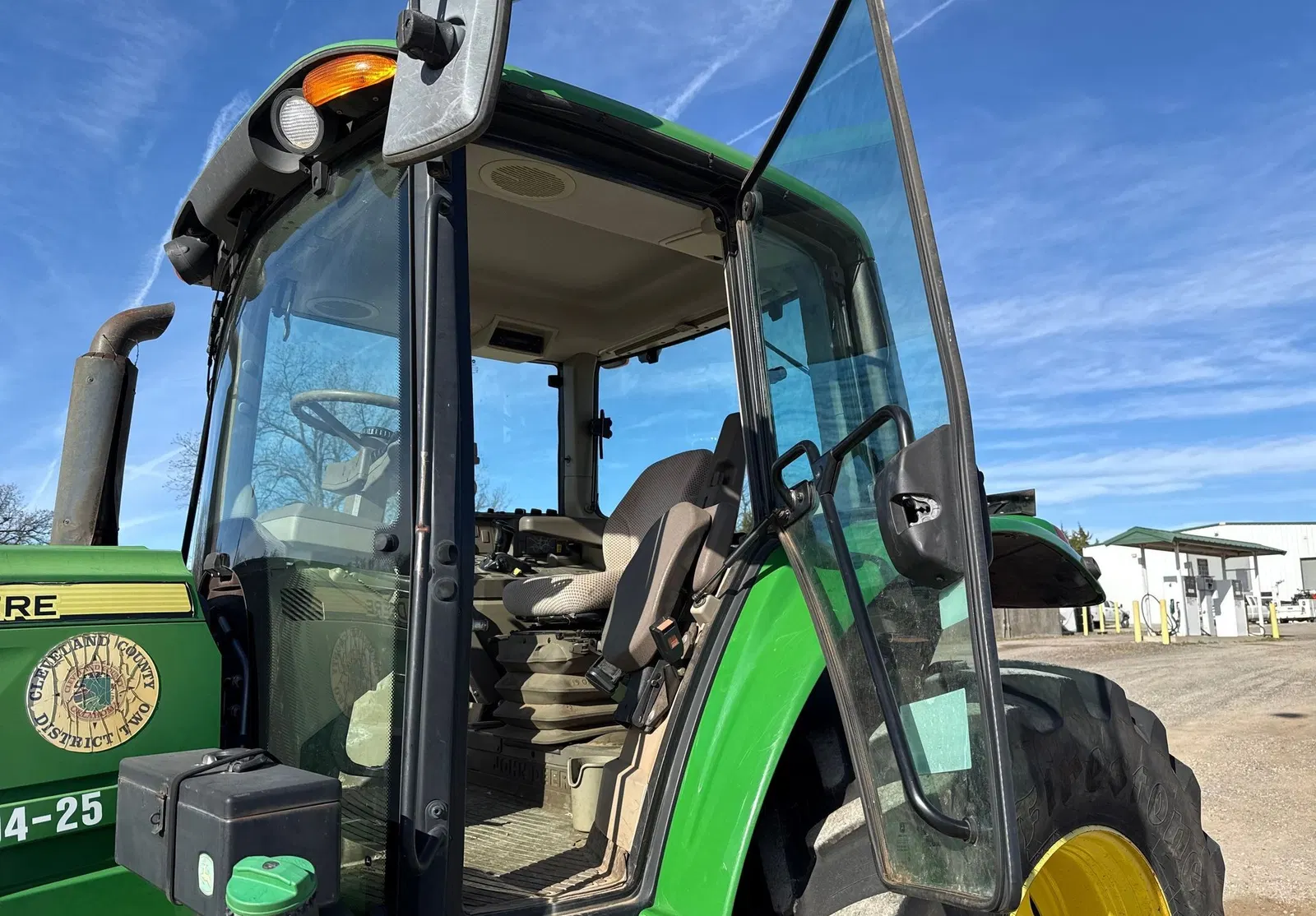 2016 John Deere 6110M