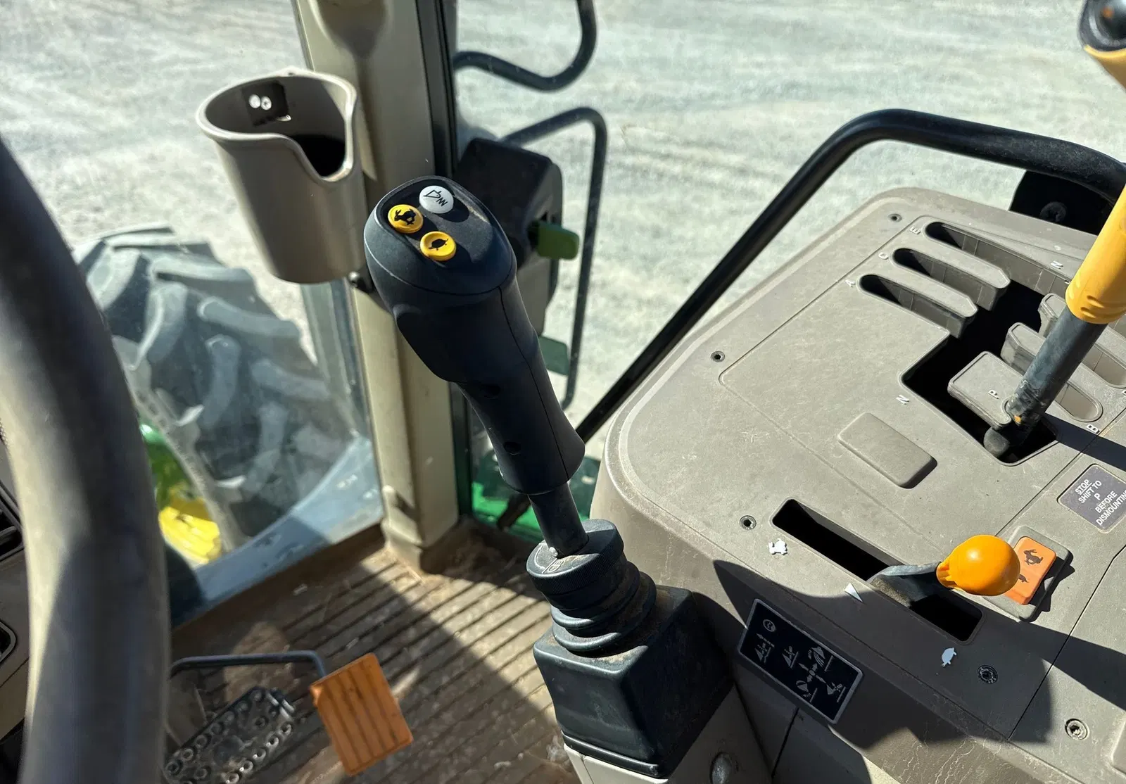 2016 John Deere 6110M