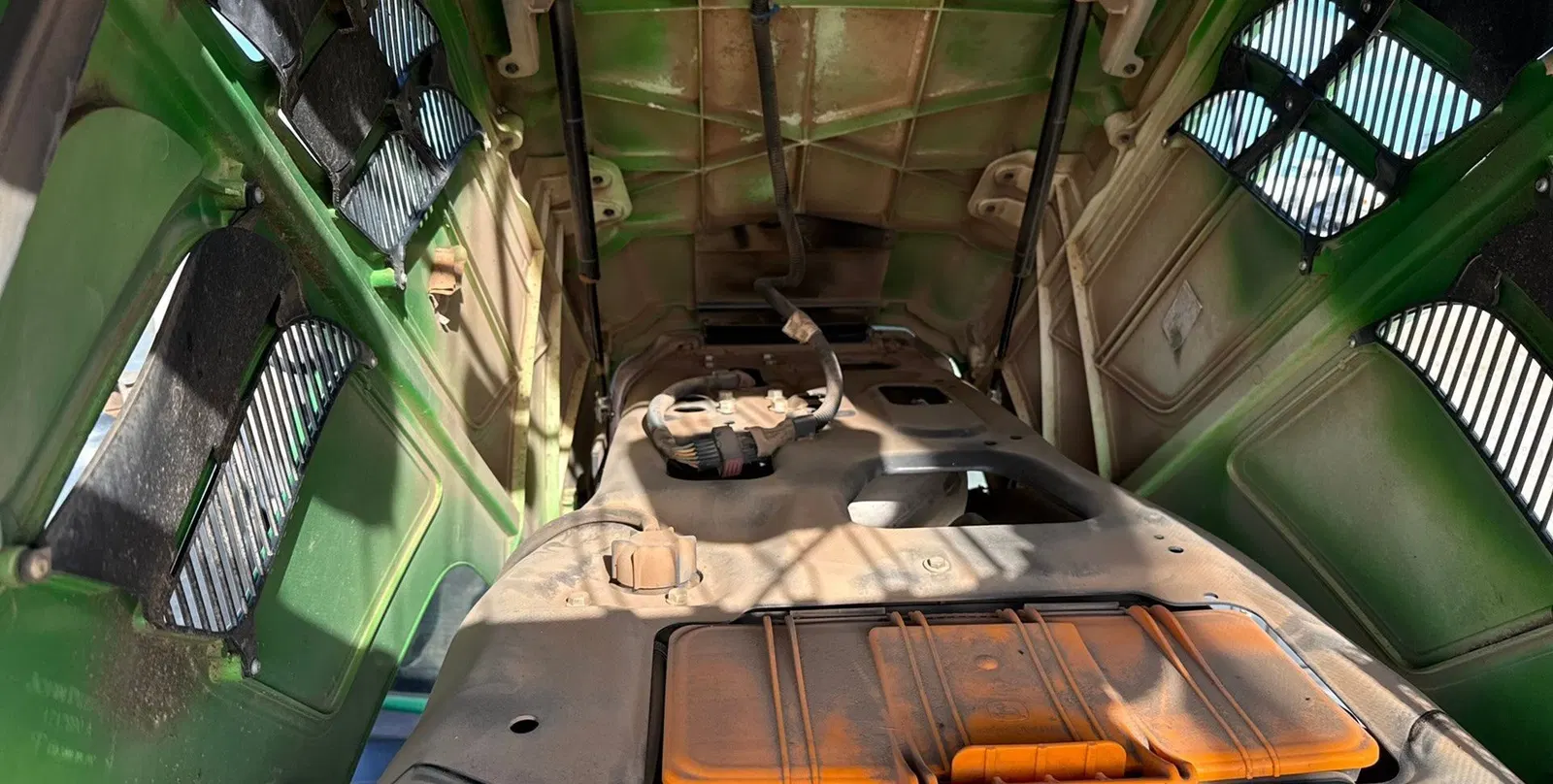 2016 John Deere 6110M
