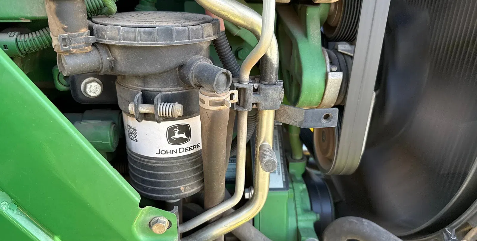 2016 John Deere 6110M