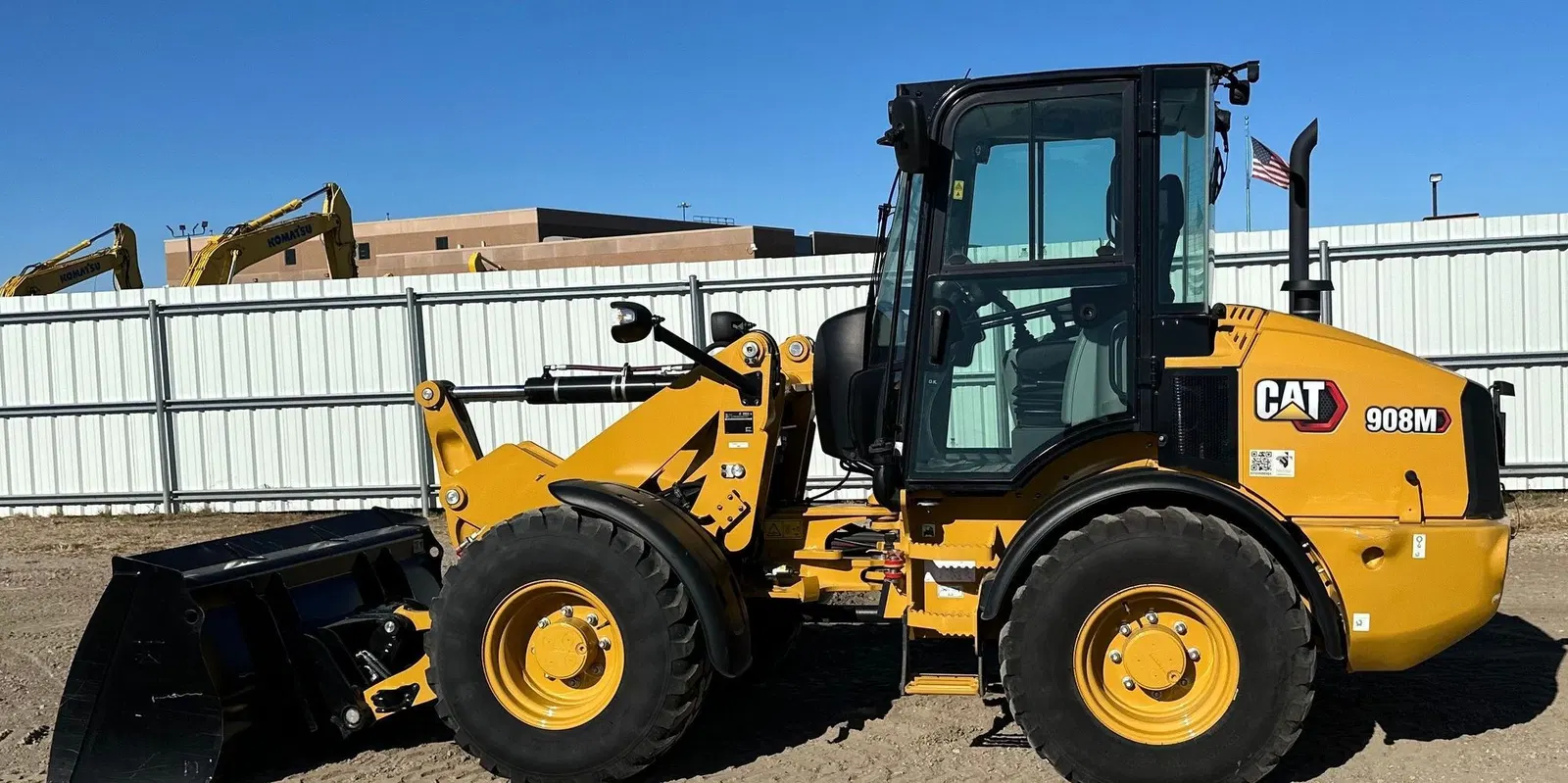 2022 Caterpillar 908M