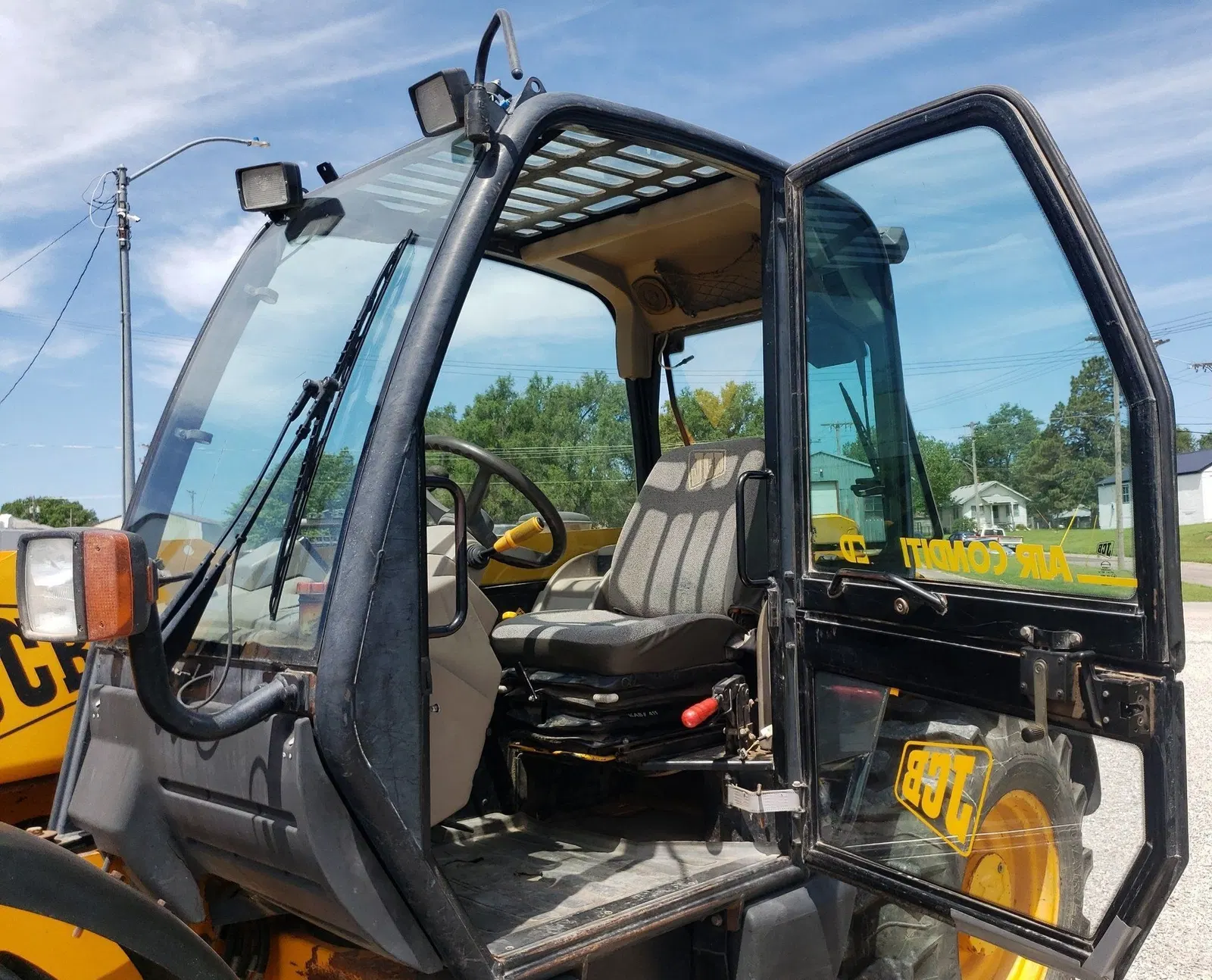 2001 JCB 540