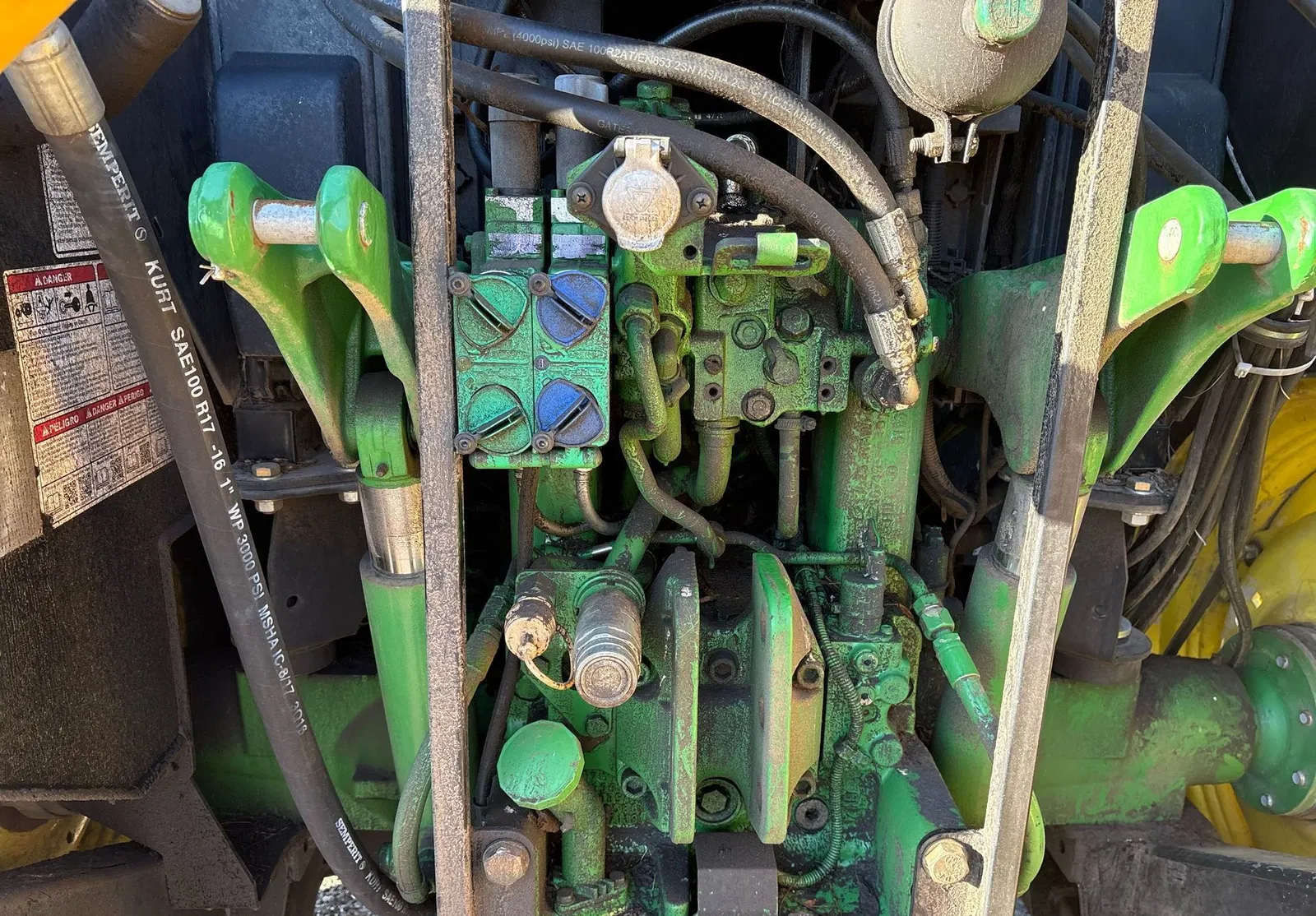 2017 John Deere 6110M
