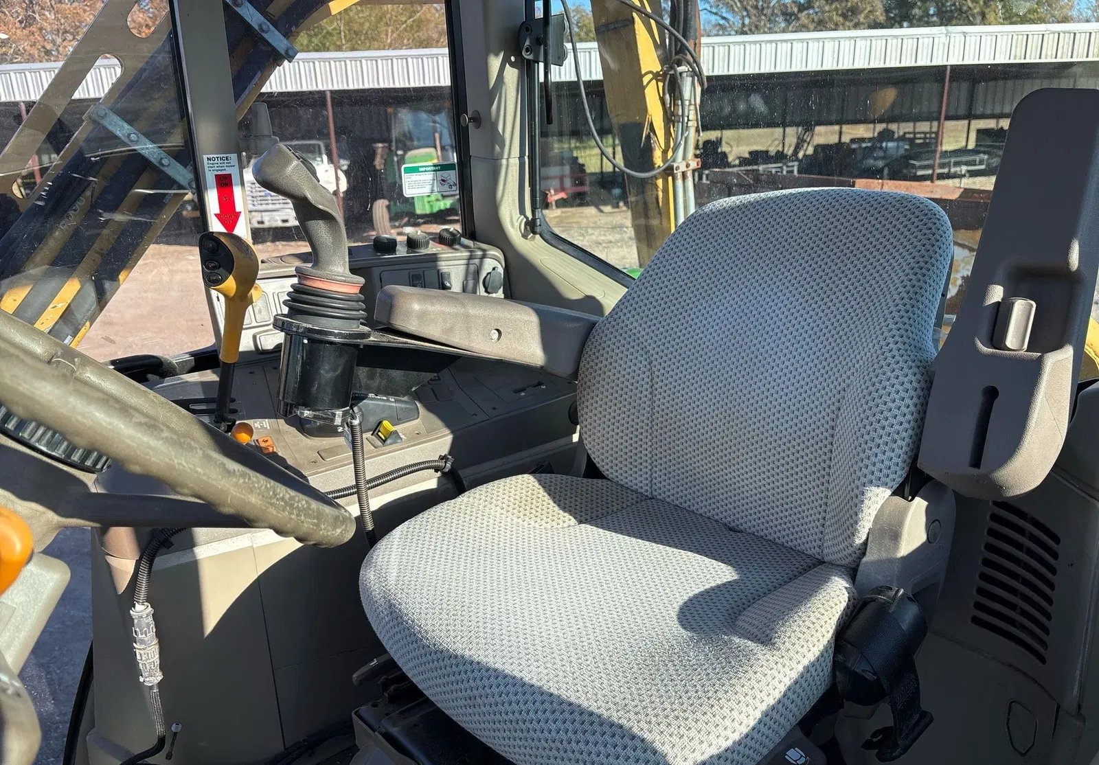 2017 John Deere 6110M