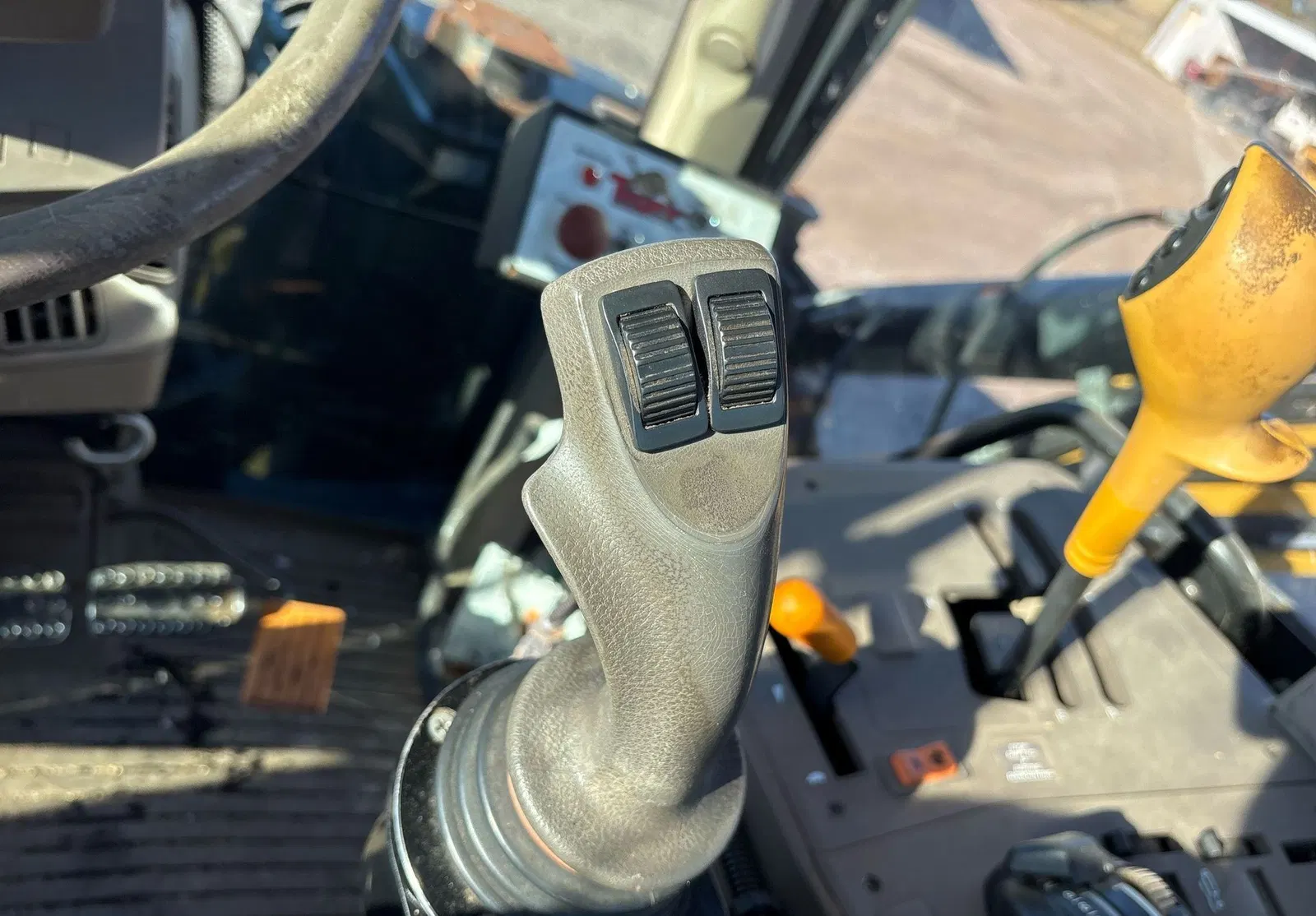 2017 John Deere 6110M