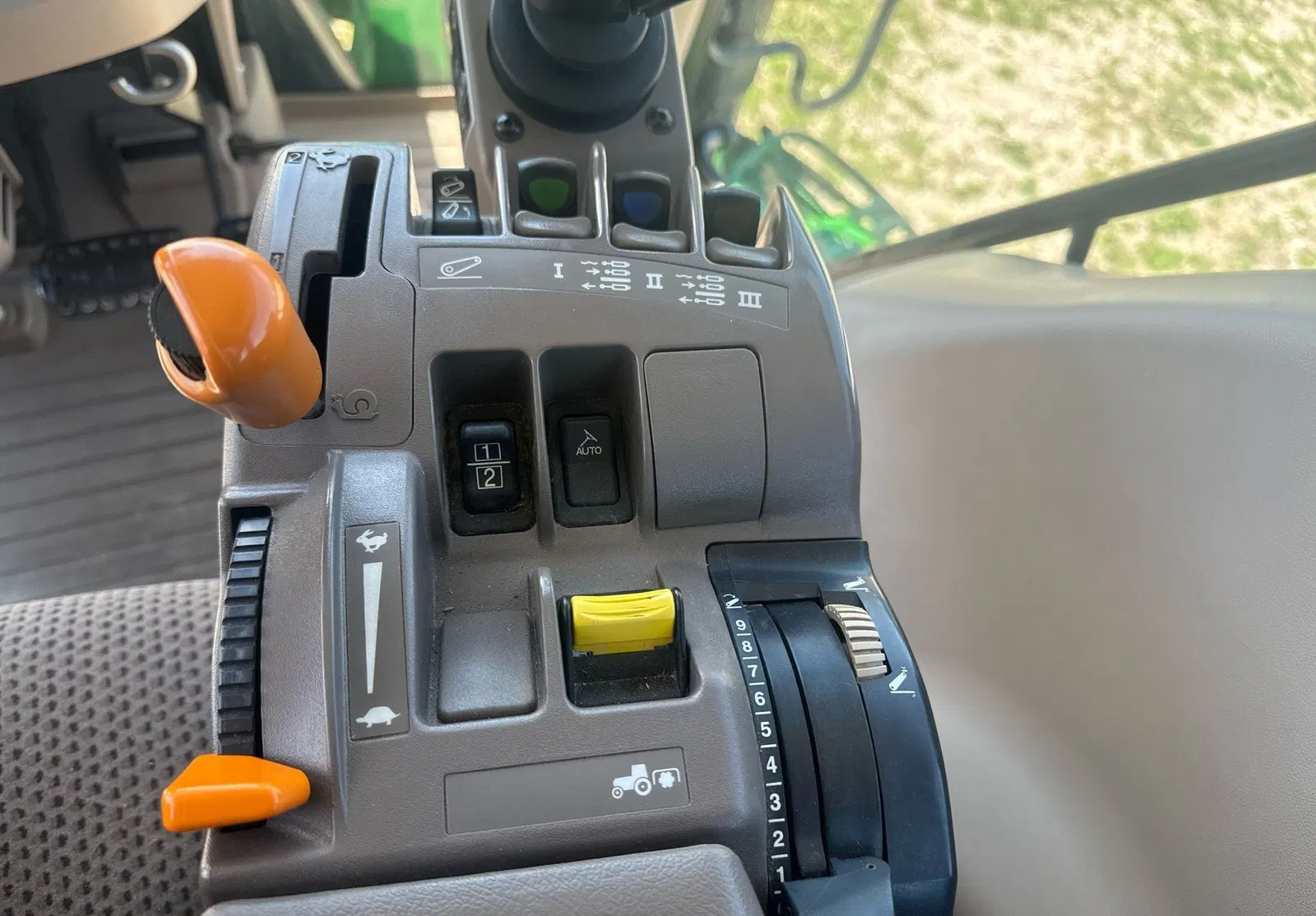 2014 John Deere 6190R