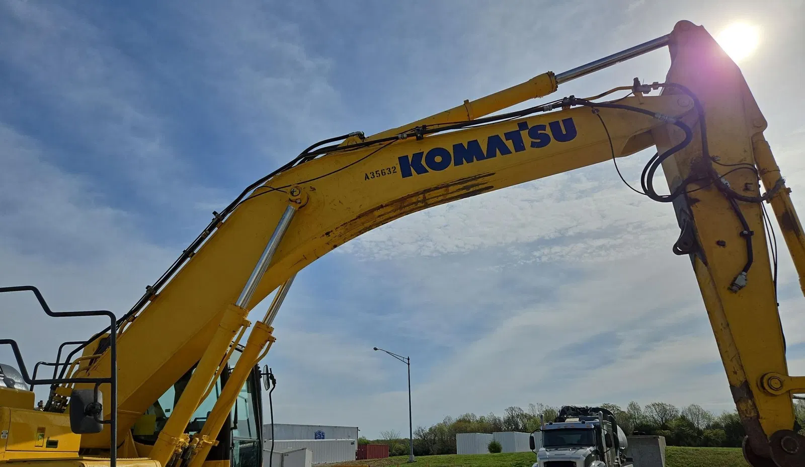 2017 Komatsu PC360LC-11