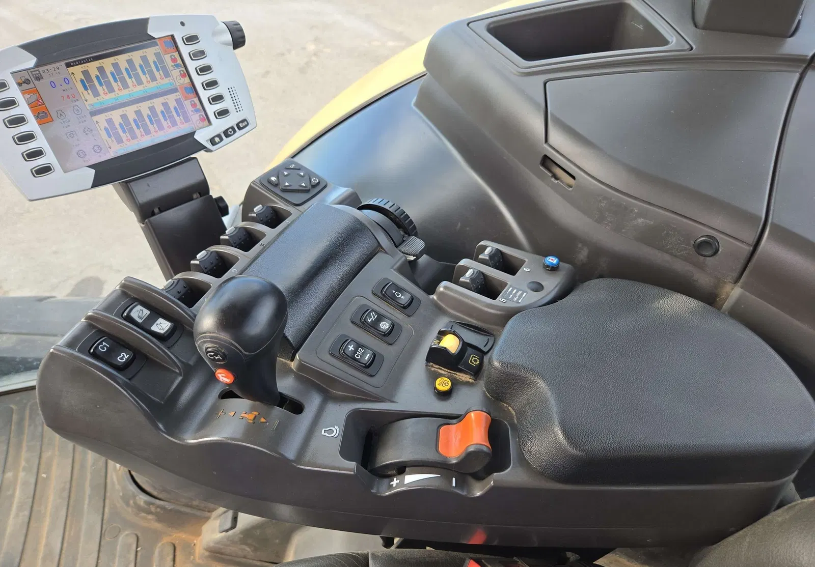 2015 Challenger MT675E