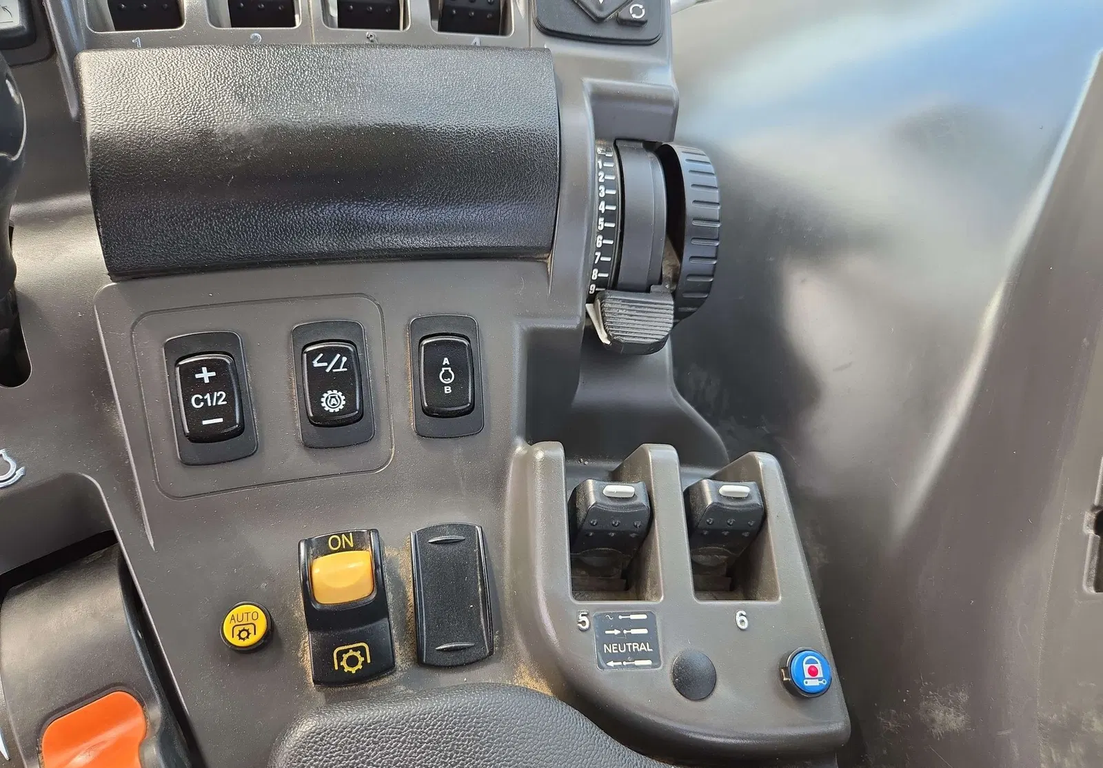 2015 Challenger MT675E
