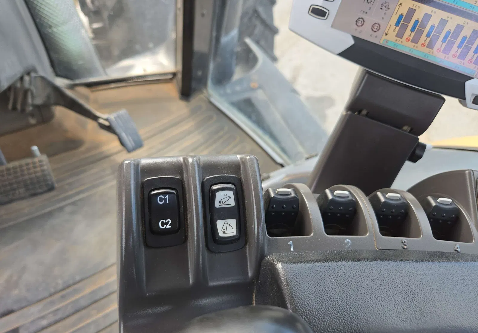 2015 Challenger MT675E