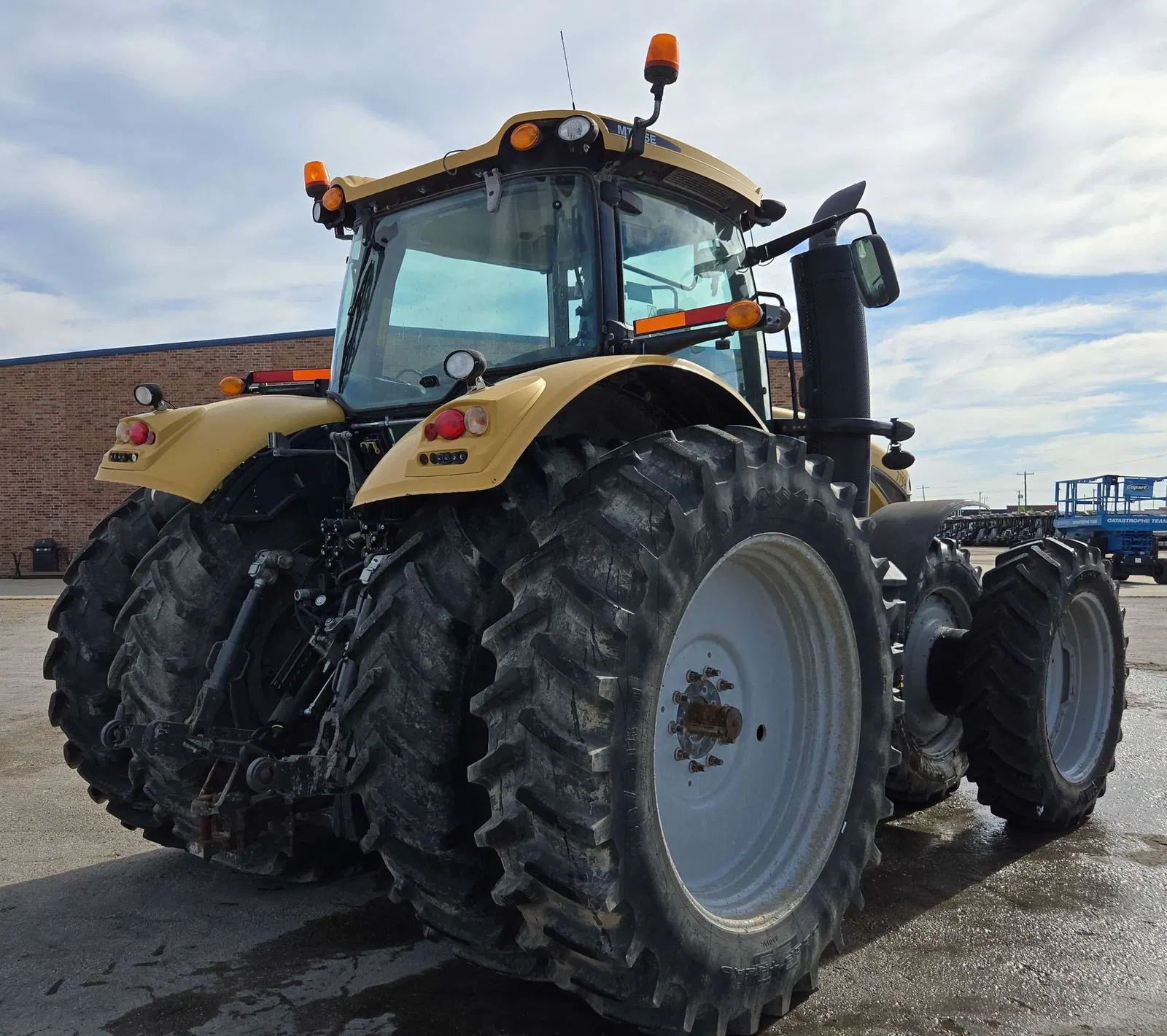 2015 Challenger MT675E