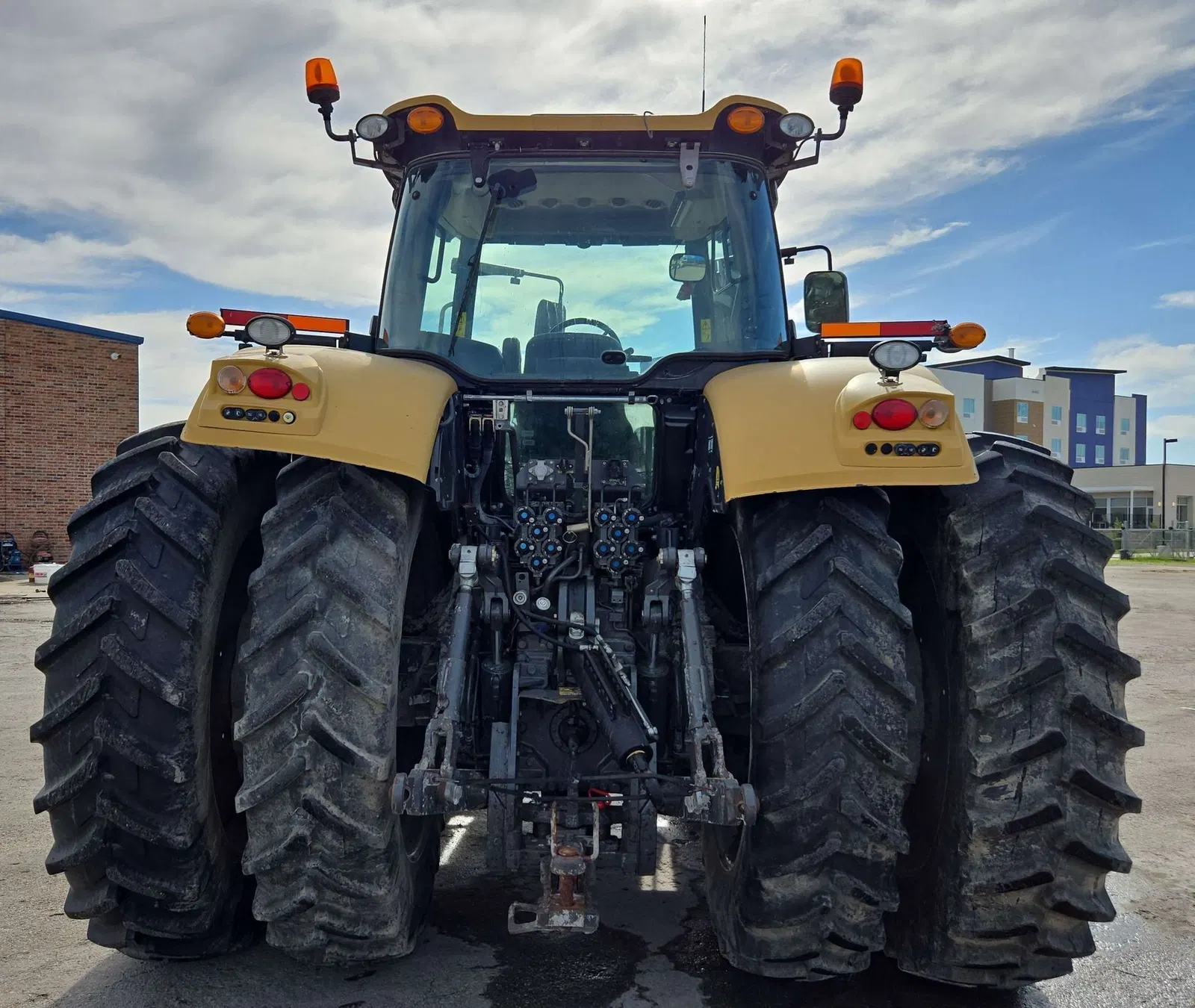 2015 Challenger MT675E