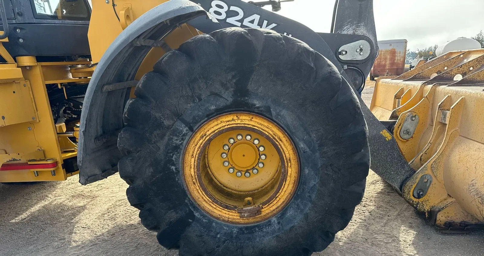 2016 John Deere 824K