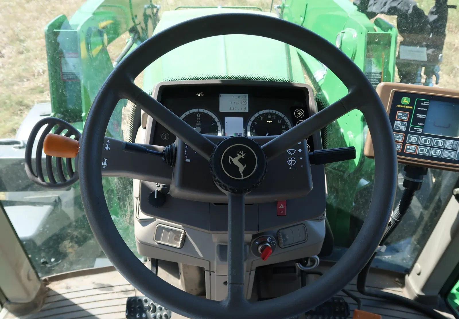 2019 John Deere 6110M