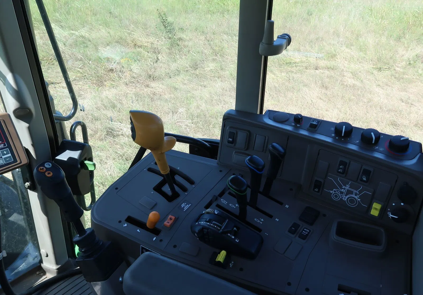 2019 John Deere 6110M