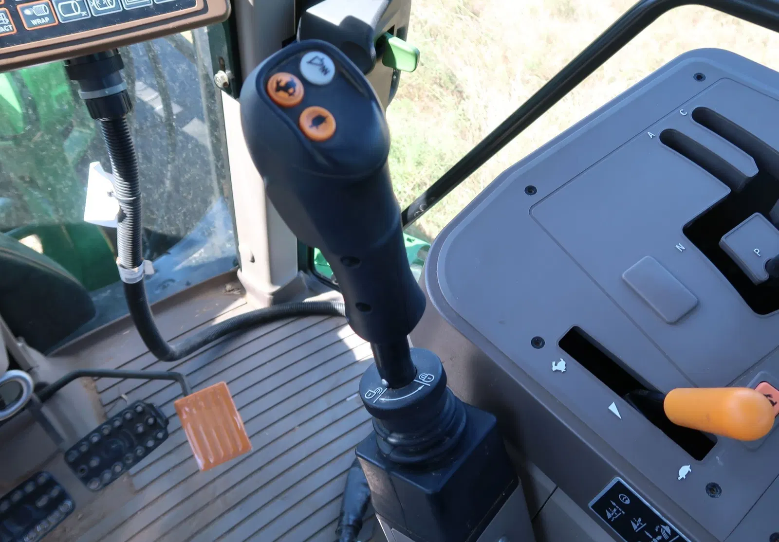 2019 John Deere 6110M