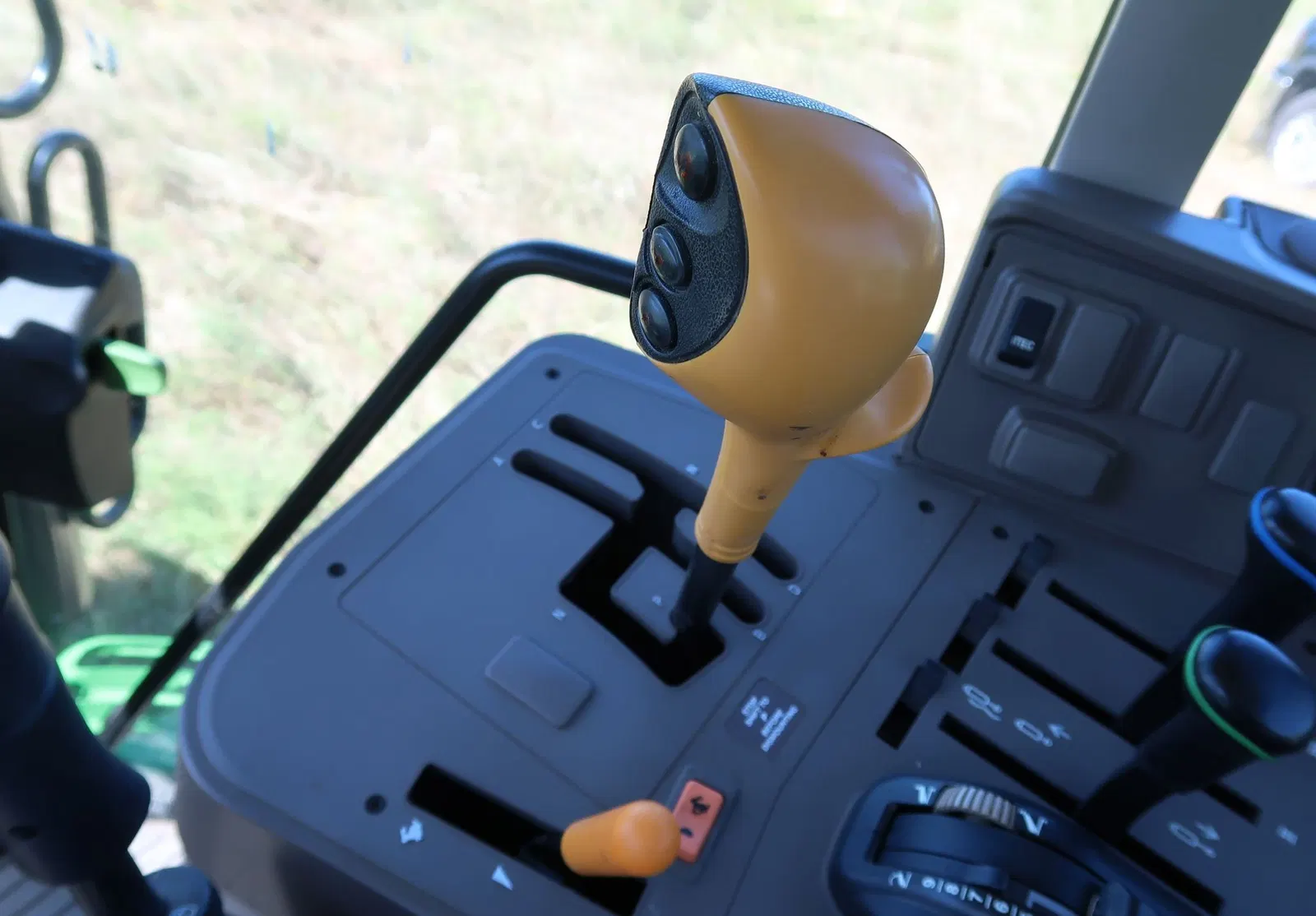 2019 John Deere 6110M