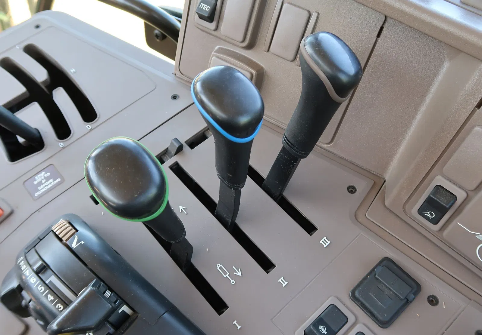 2019 John Deere 6110M
