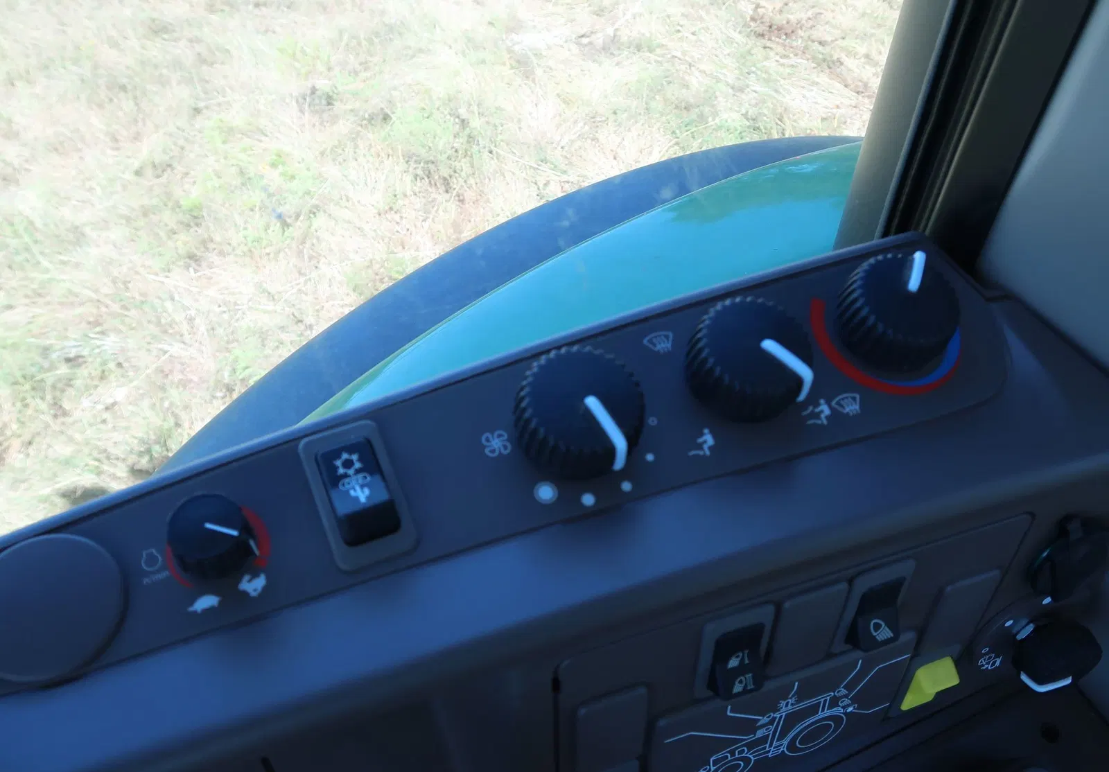 2019 John Deere 6110M