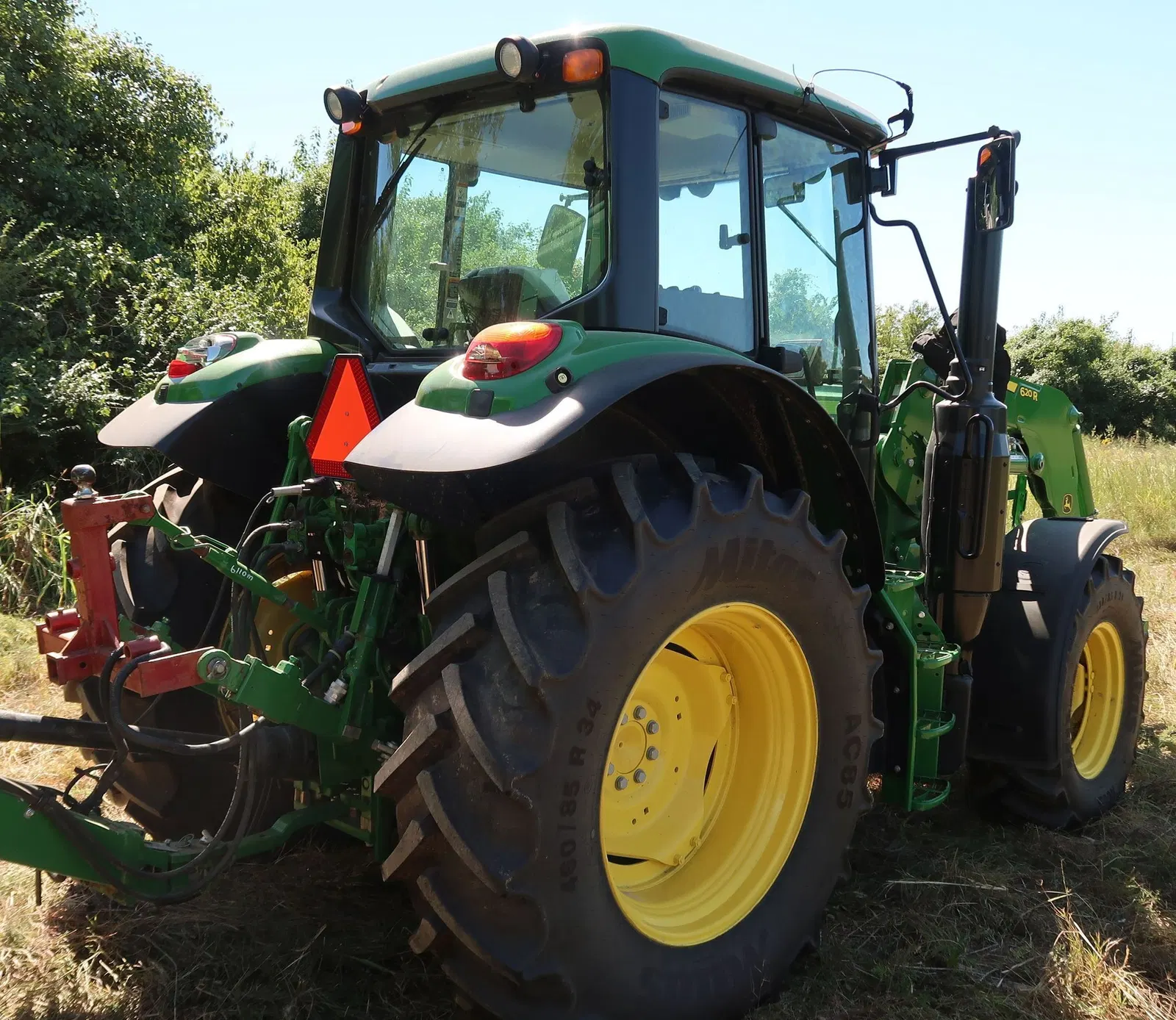 2019 John Deere 6110M