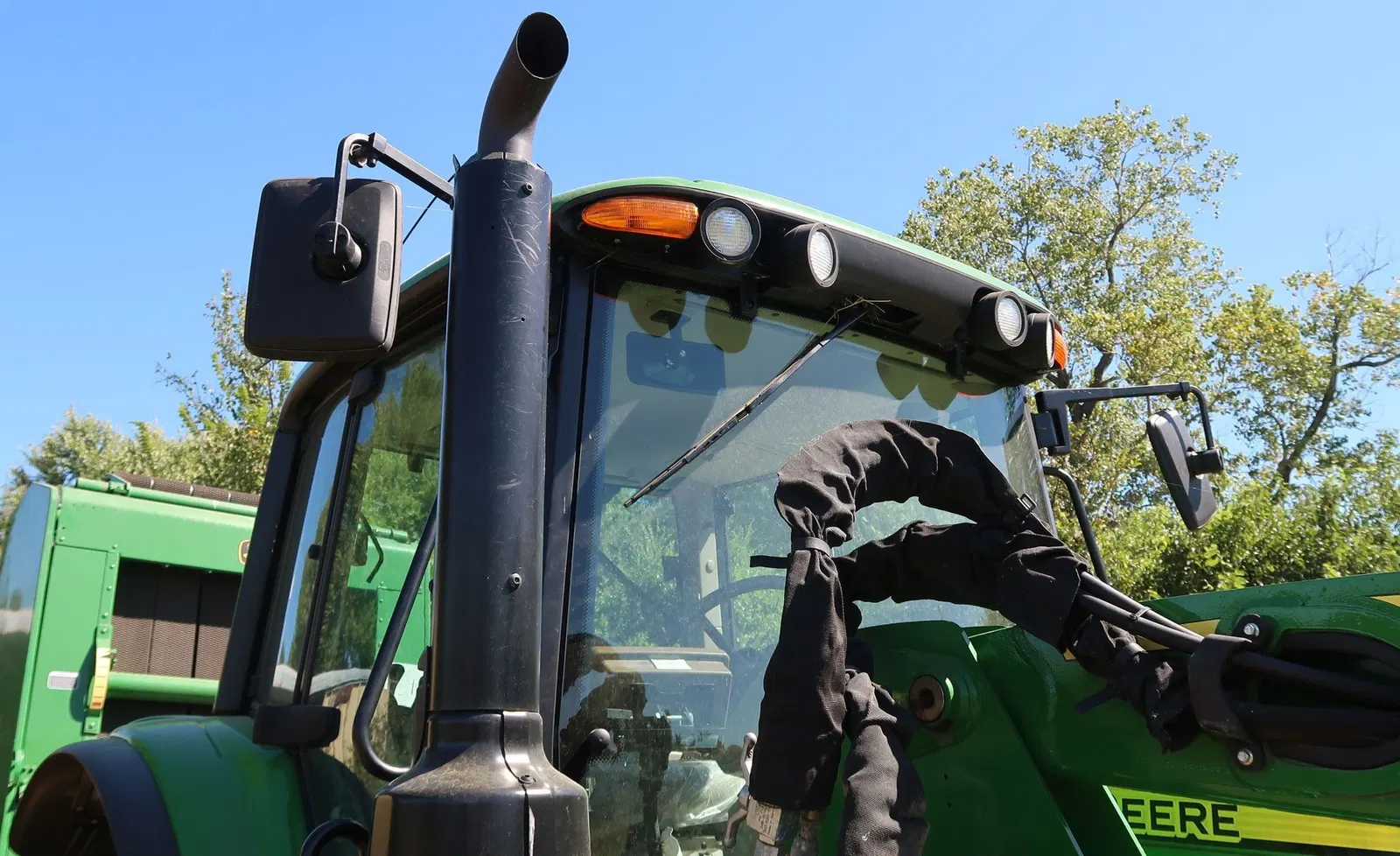 2019 John Deere 6110M