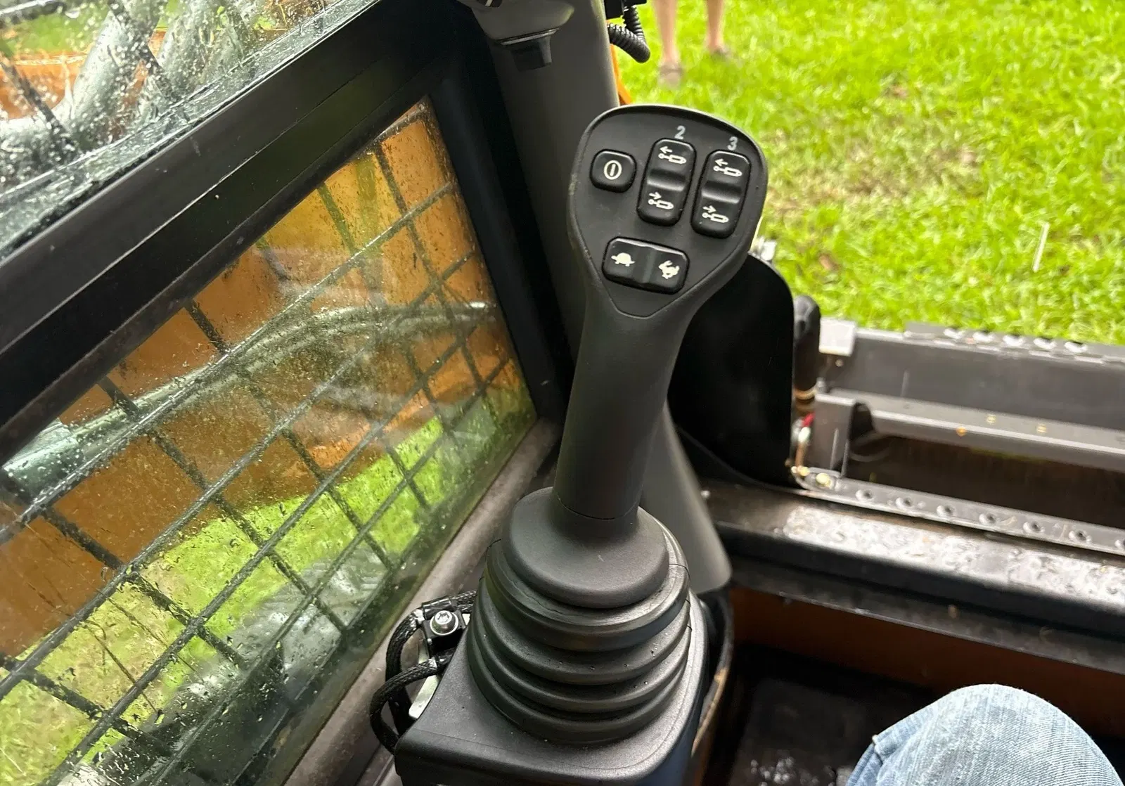 2022 Case TV450B