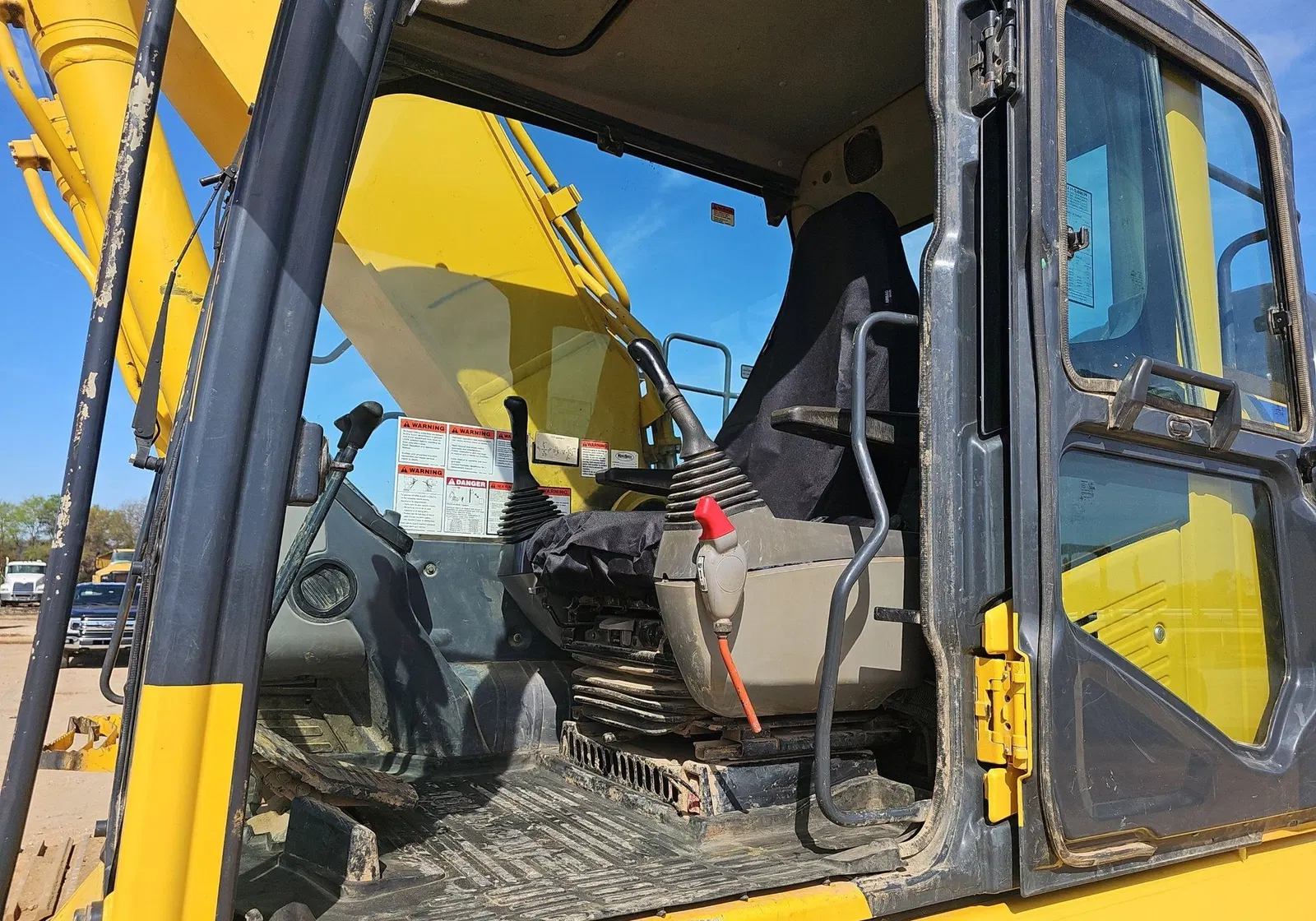 2017 Komatsu PC360LC-11