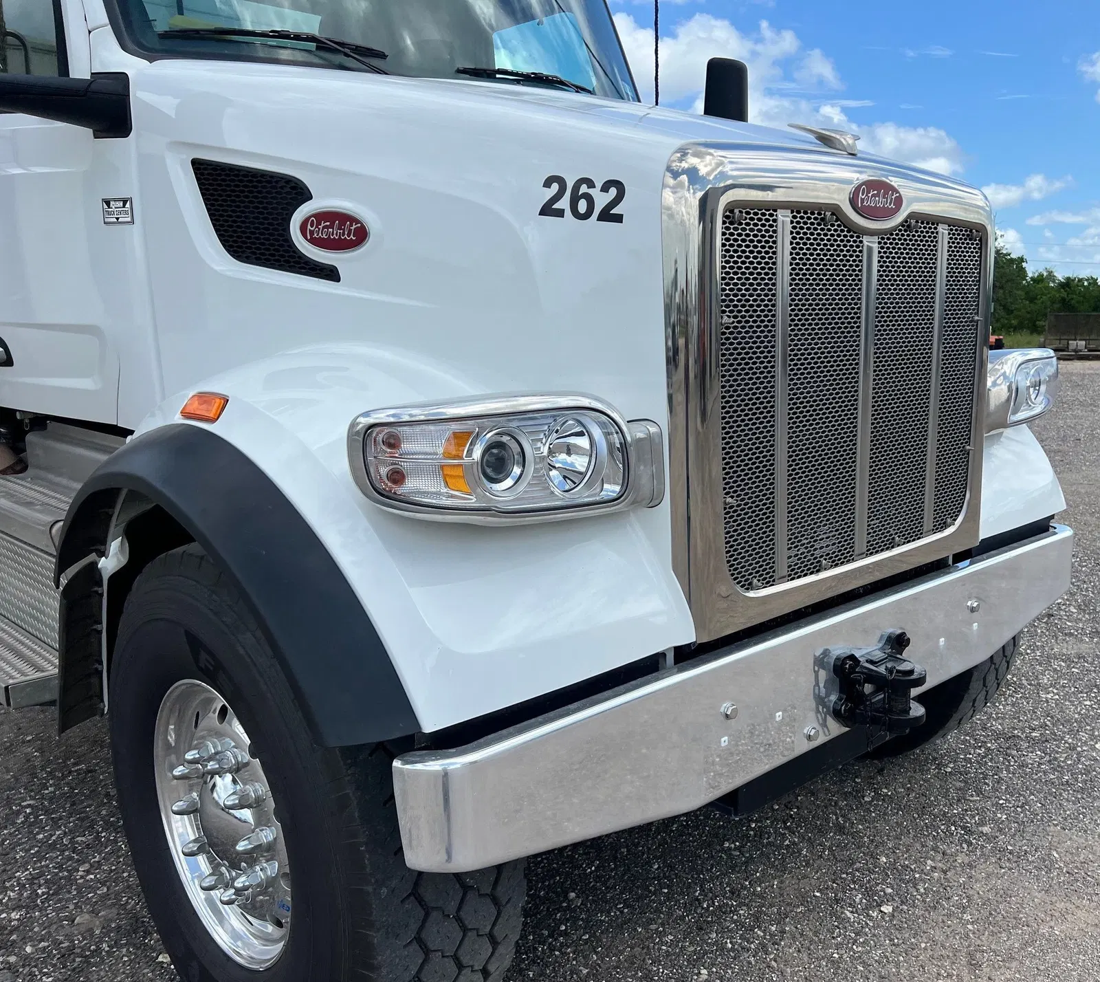 2023 Peterbilt 567