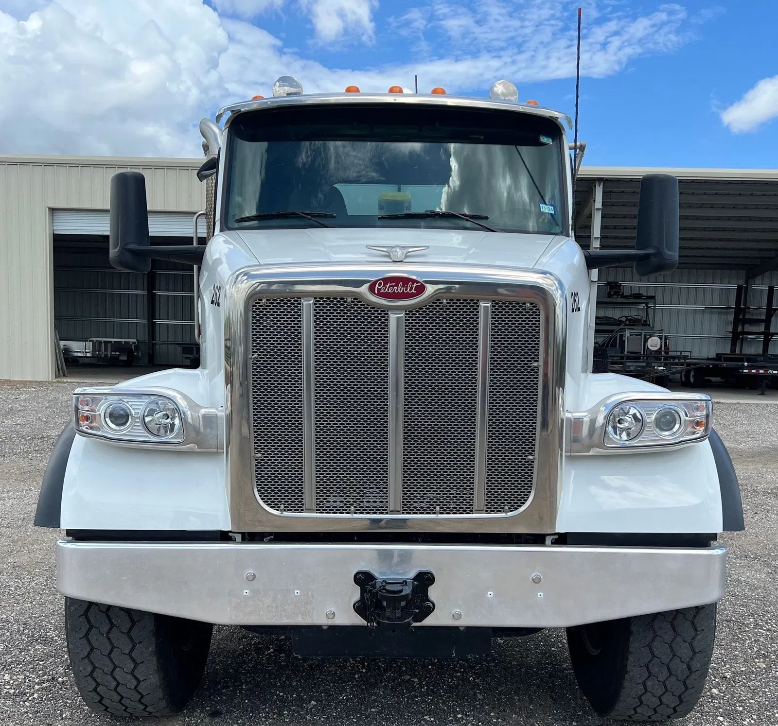 2023 Peterbilt 567