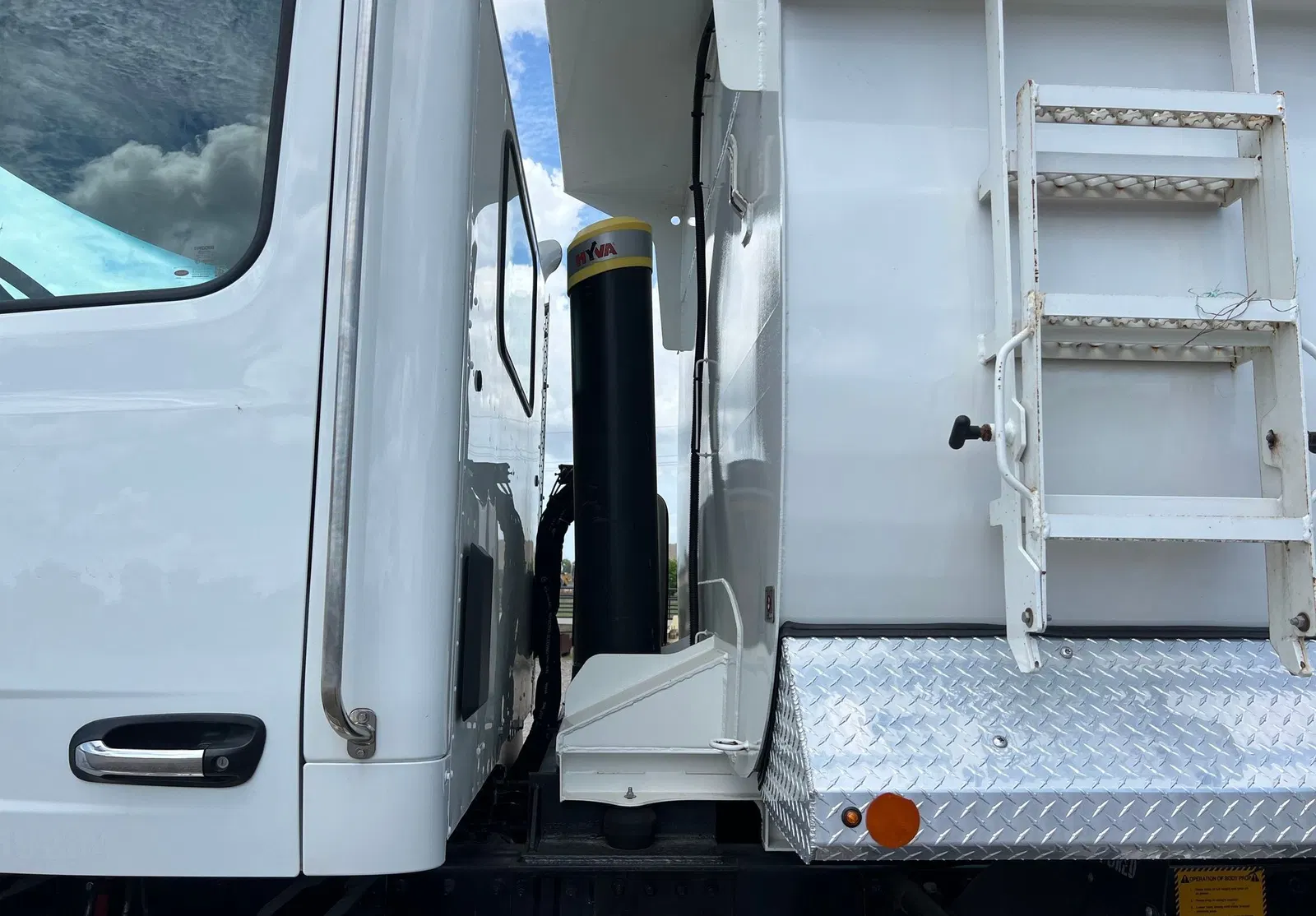 2023 Peterbilt 567