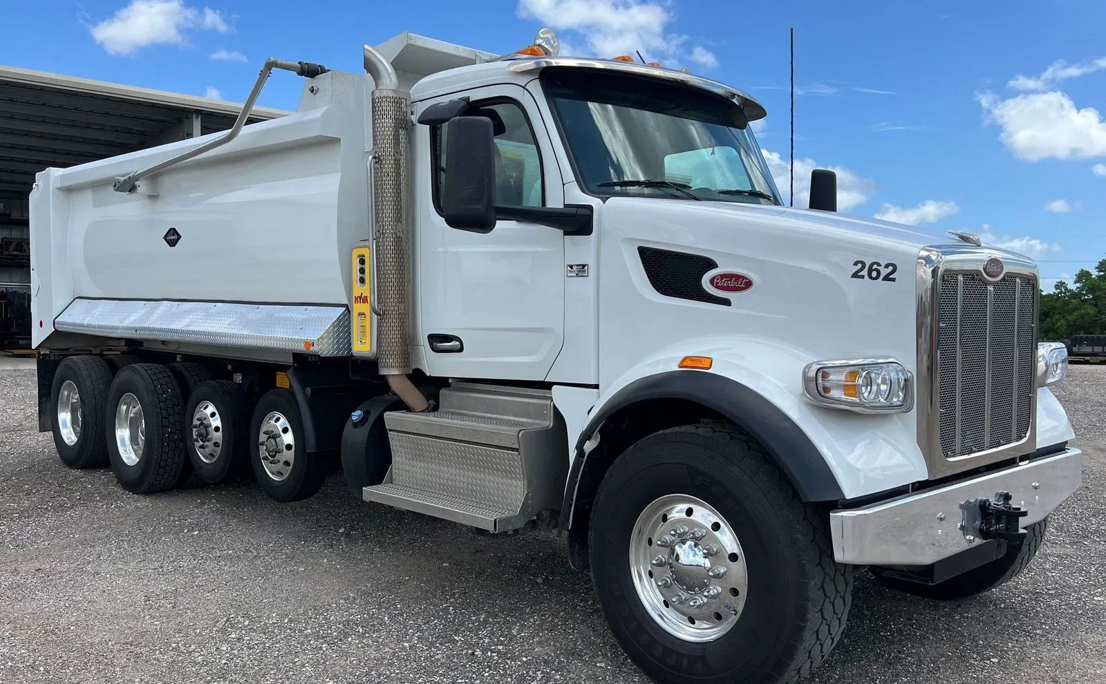2023 Peterbilt 567