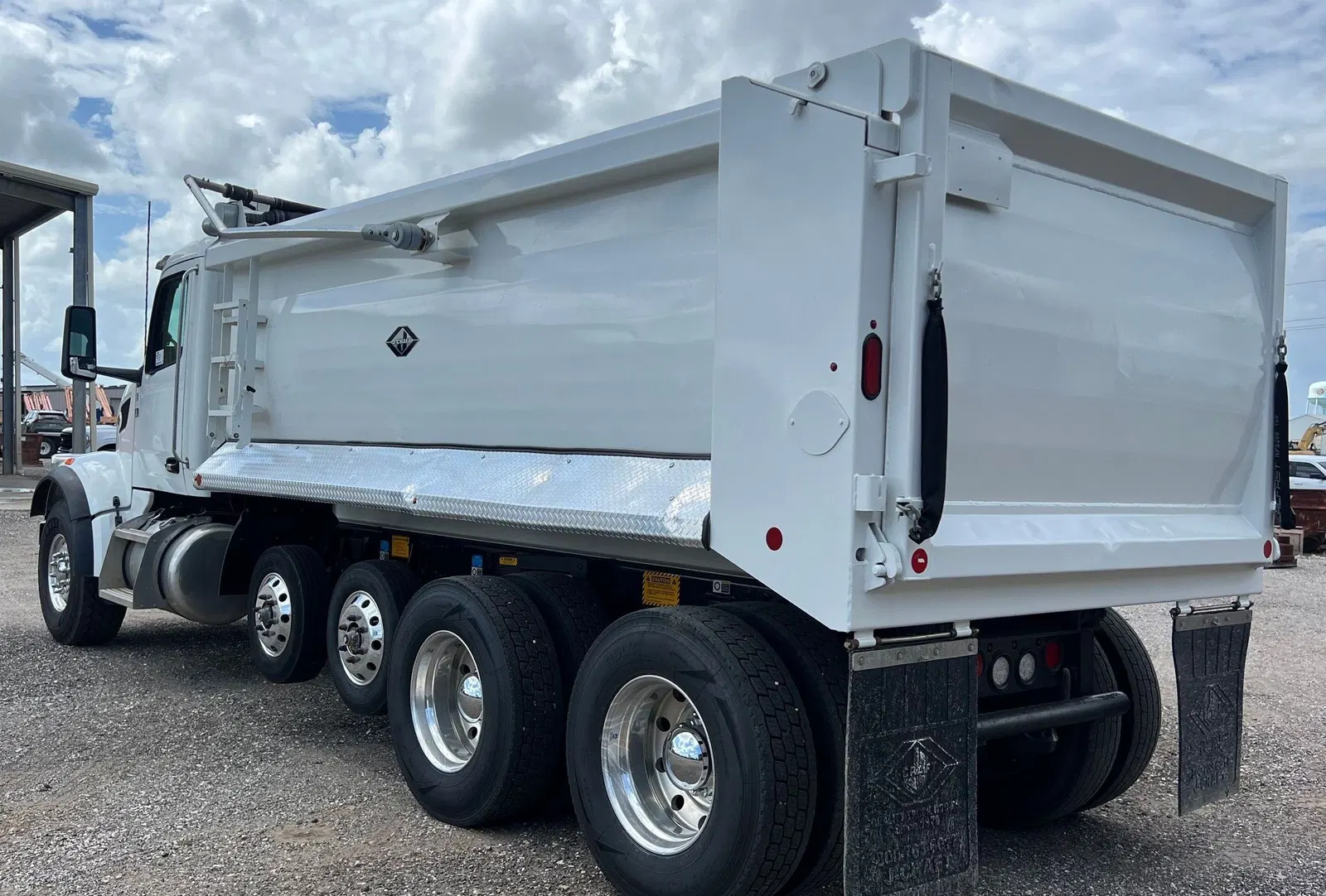 2023 Peterbilt 567