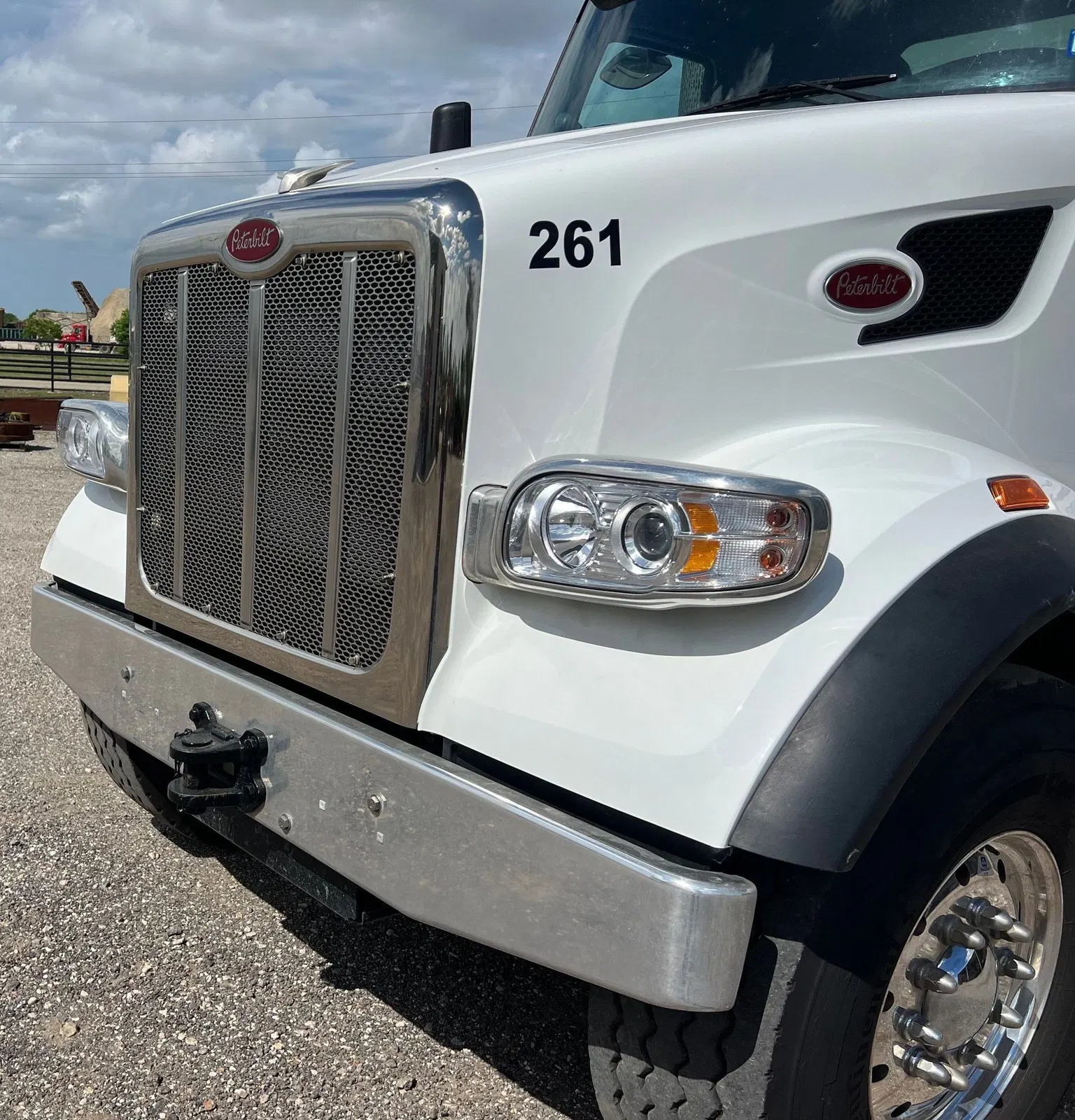 2023 Peterbilt 567