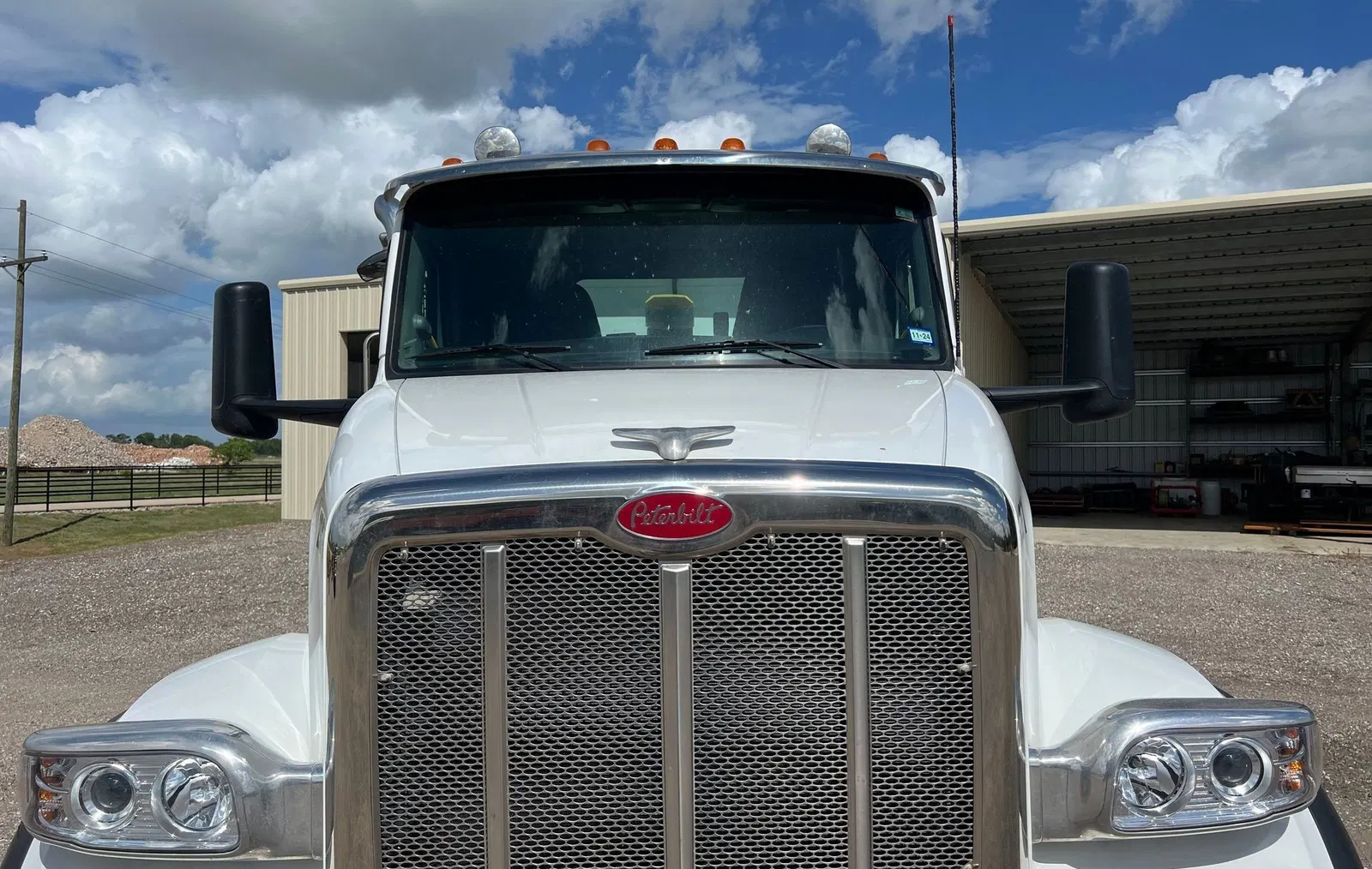 2023 Peterbilt 567