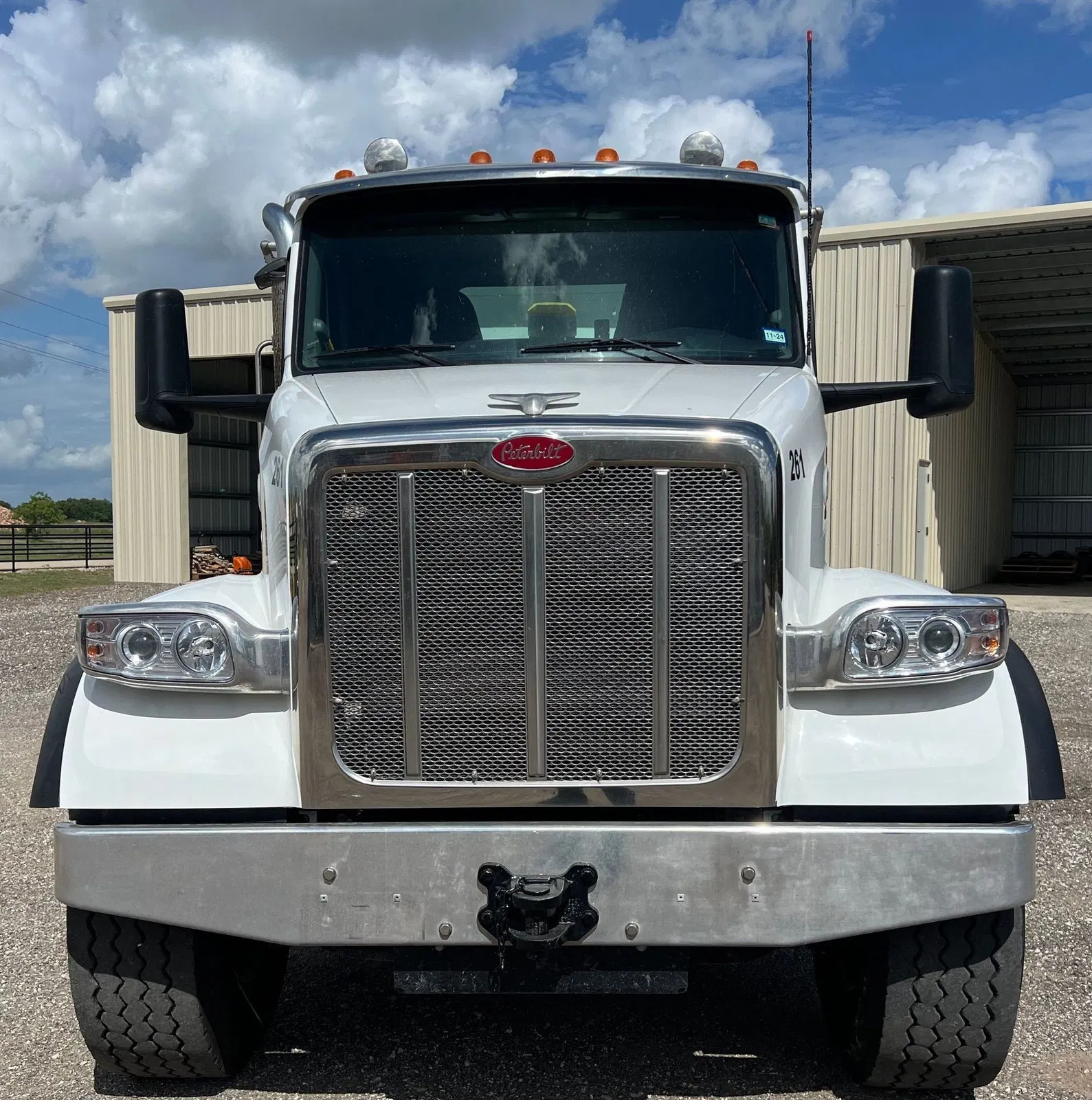 2023 Peterbilt 567