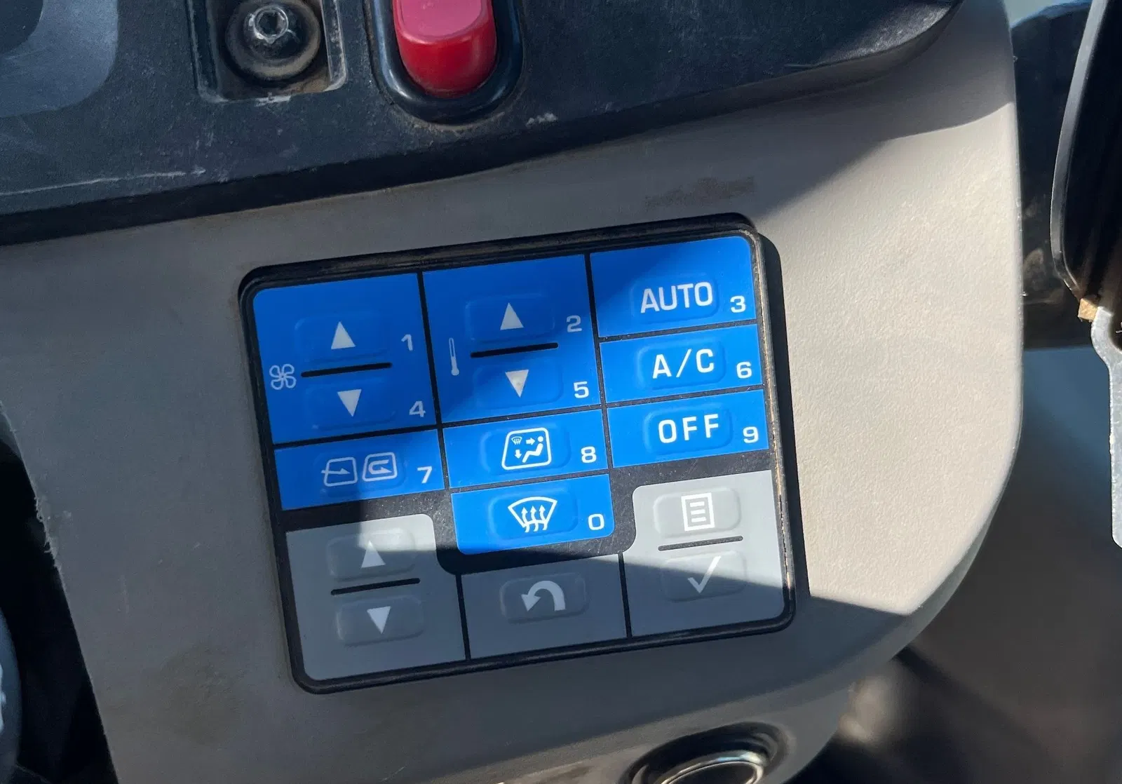 2018 Komatsu WA320-8