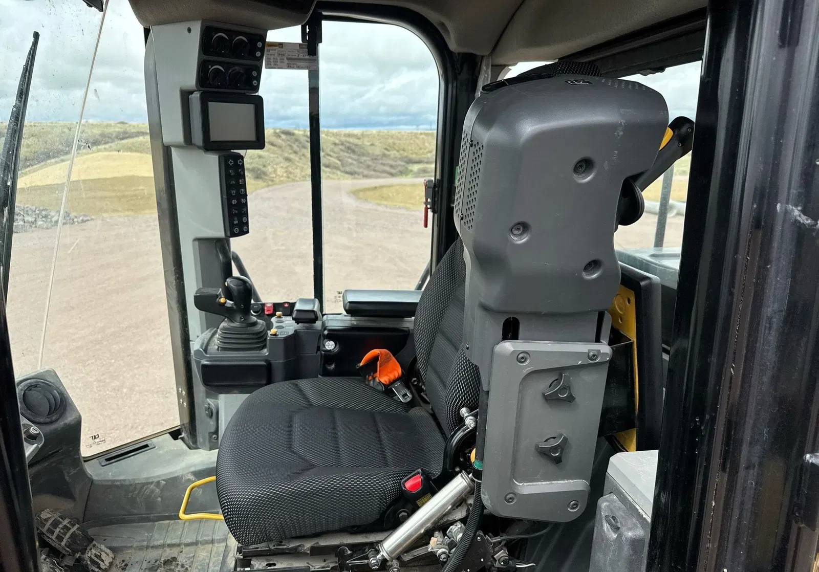 2023 Caterpillar 950M