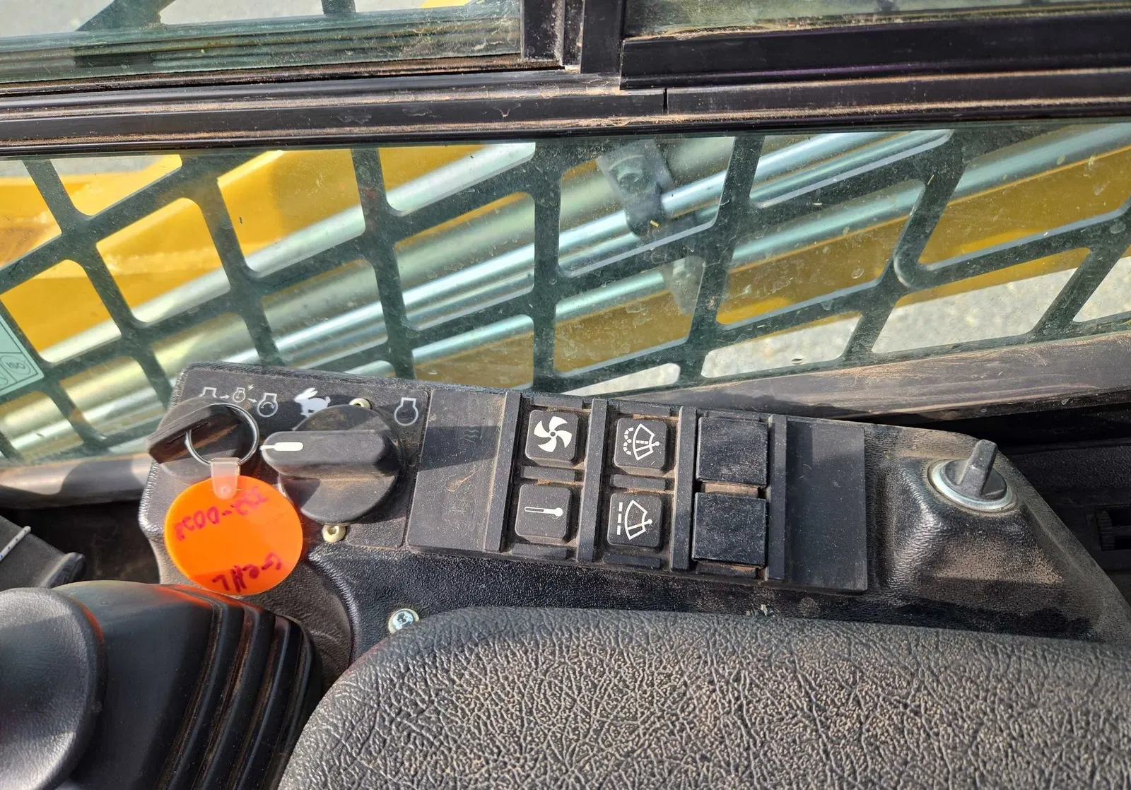 2023 Gehl VT320