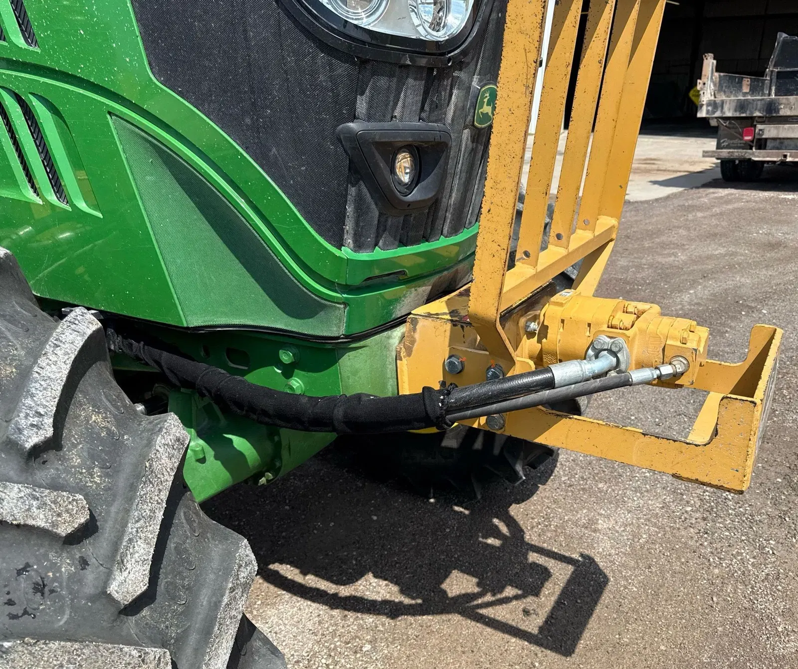 2016 John Deere 6110M